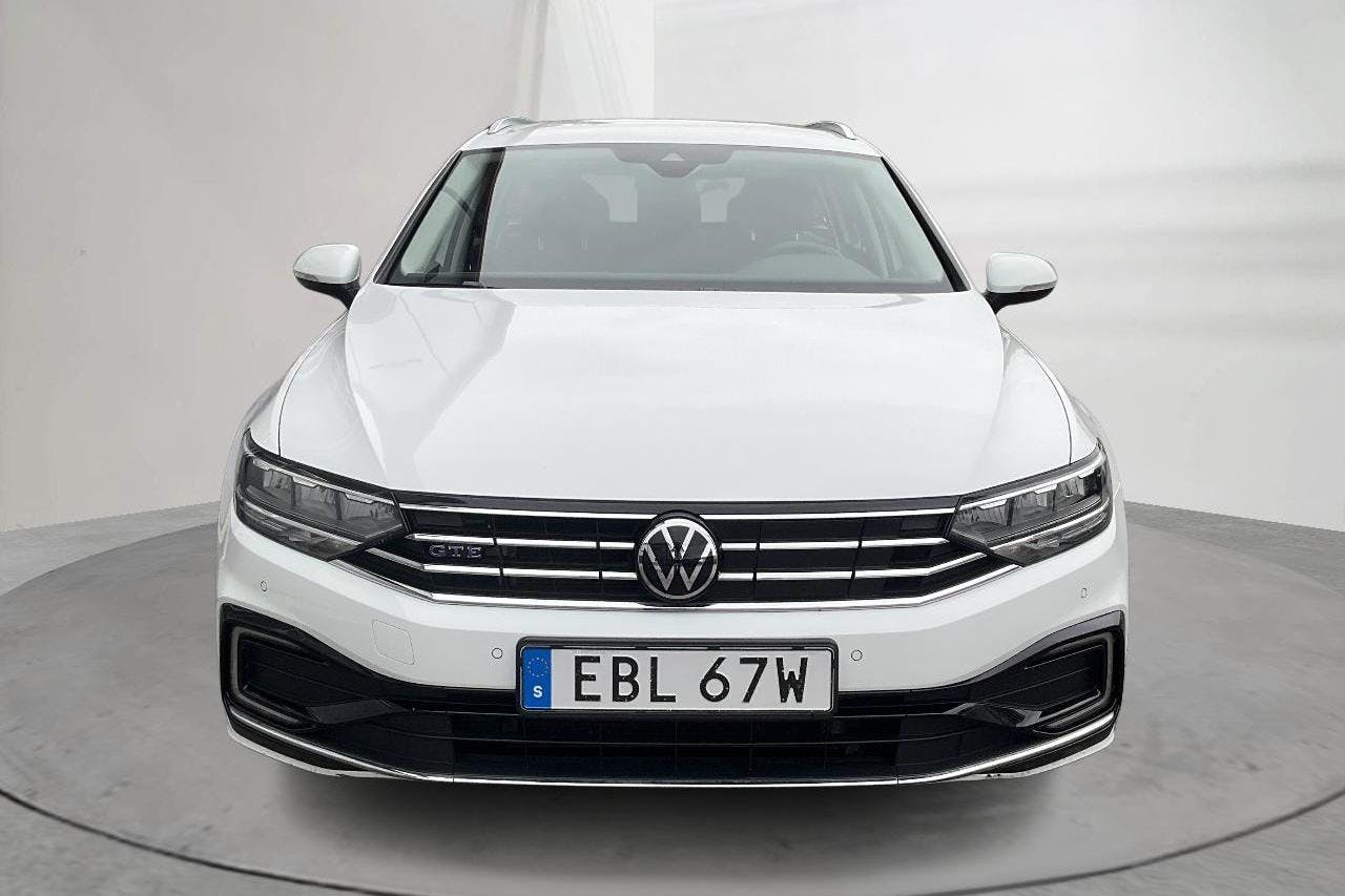 VW Passat 1.4 GTE Sportscombi (218hk) - 6 372 mil - Automat - vit - 2021