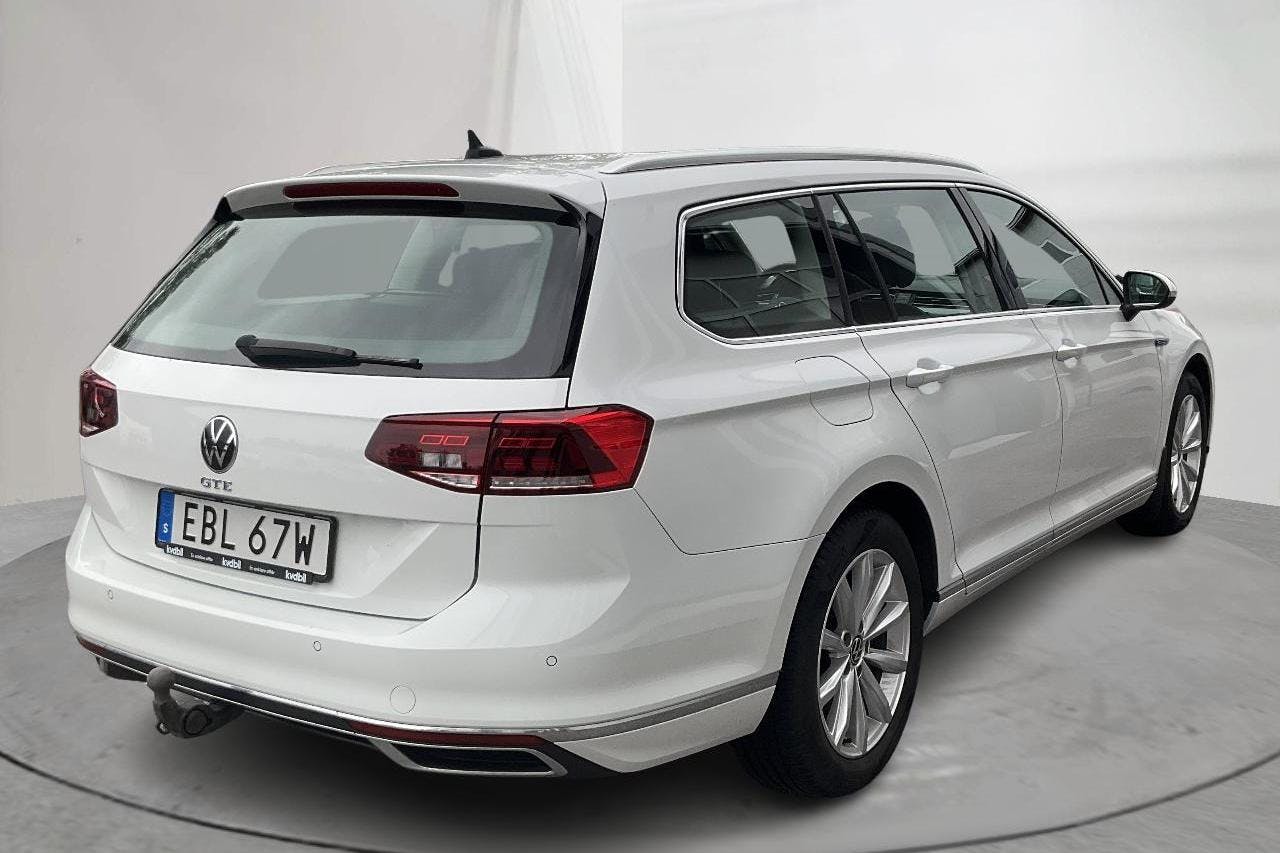 VW Passat 1.4 GTE Sportscombi (218hk) - 6 372 mil - Automat - vit - 2021
