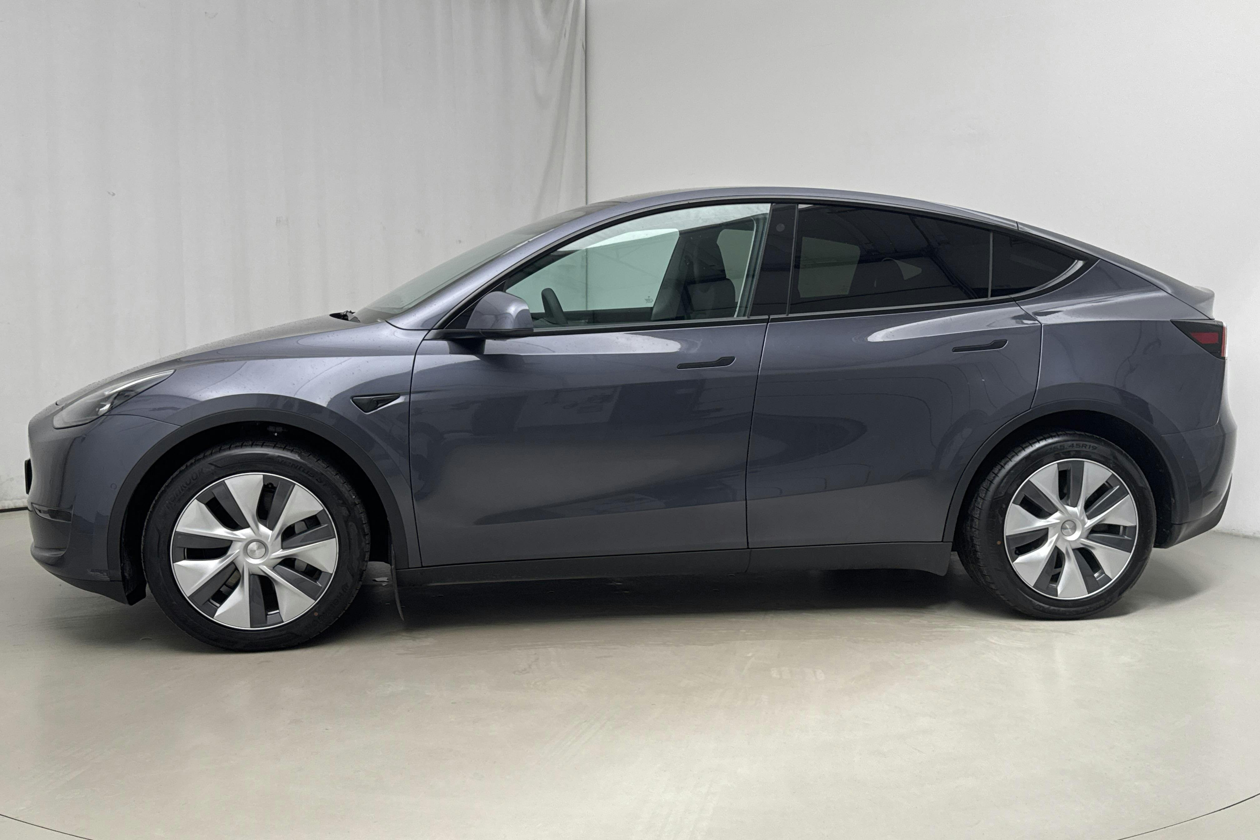 Presentation photo 2 of 21: Tesla Model Y Long Range Dual Motor AWD - 16 740 km - Automatic - gray - 2022
