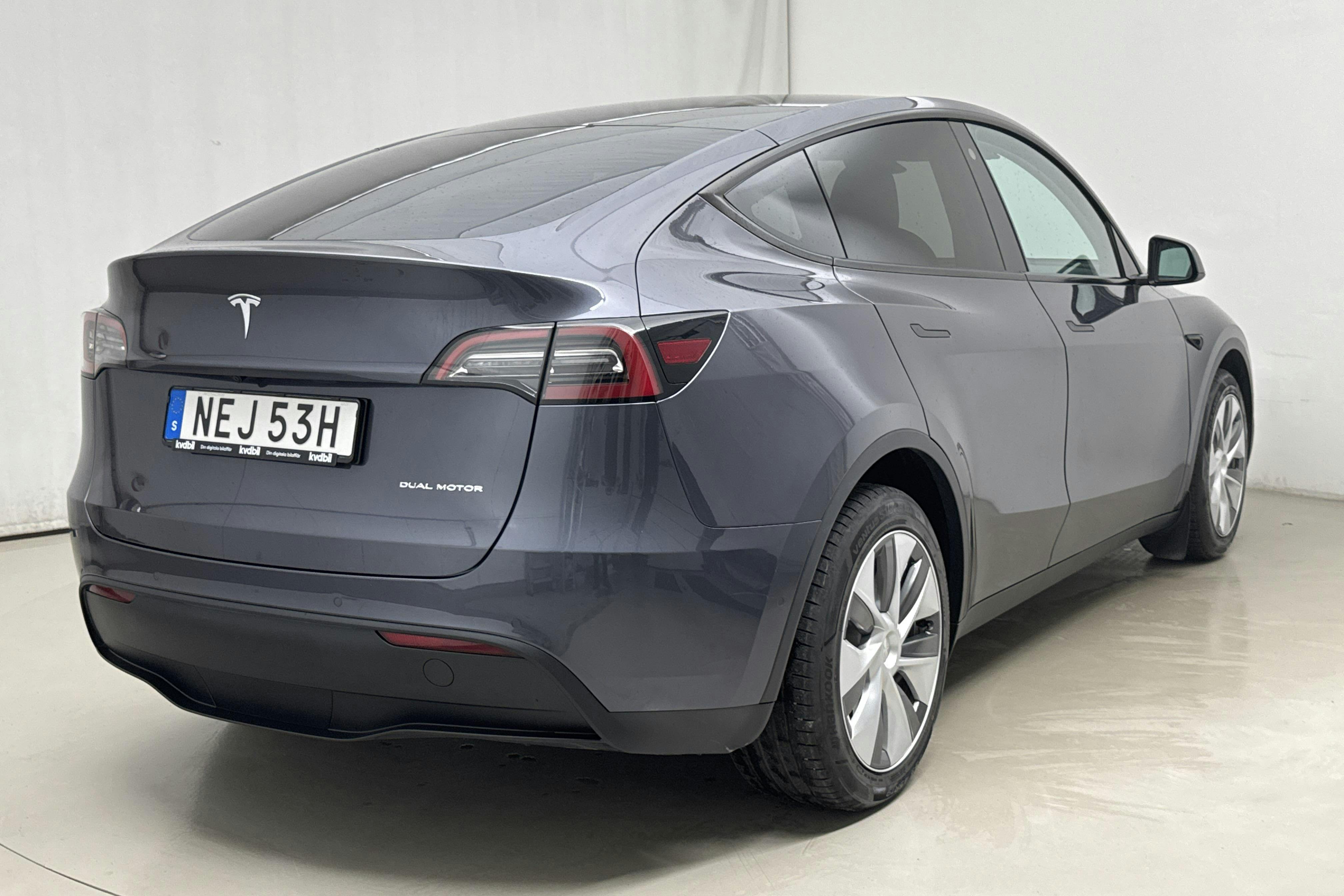 Tesla Model Y Long Range Dual Motor AWD - 16 740 km - Automatic - gray - 2022