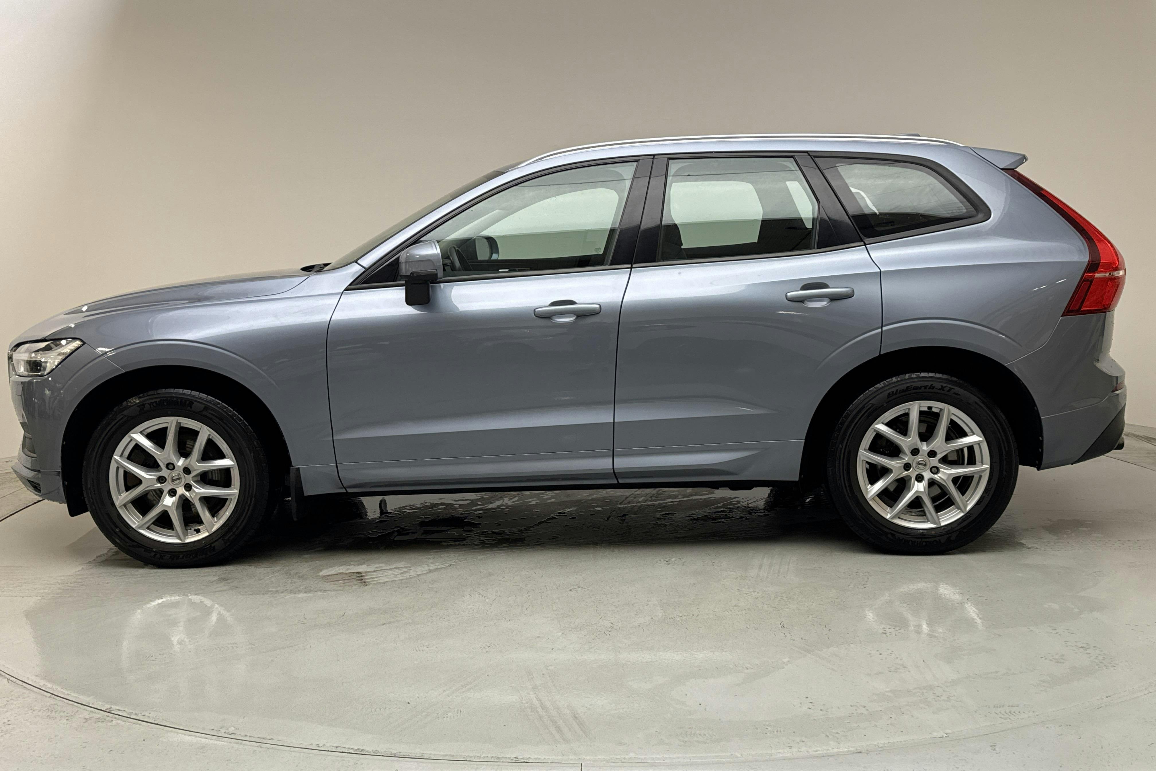 Presentationsfoto 2 av 14: Volvo XC60 D4 AWD (190hk) - 19 434 mil - Automat - Light Blue - 2019