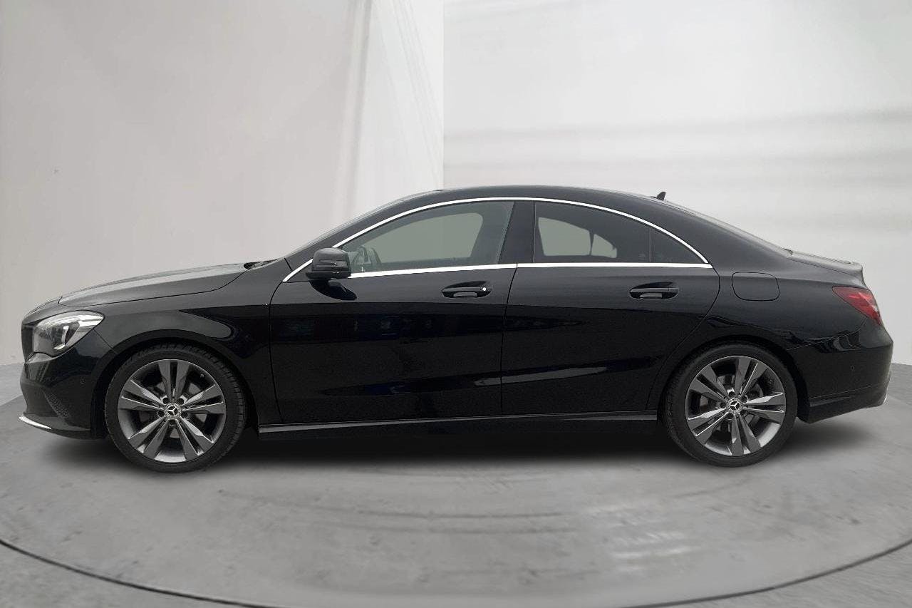Presentation photo 2 of 12: MB CLA 200 d Coupé C117 (136hk) - 130 350 km - Manual - black - 2018