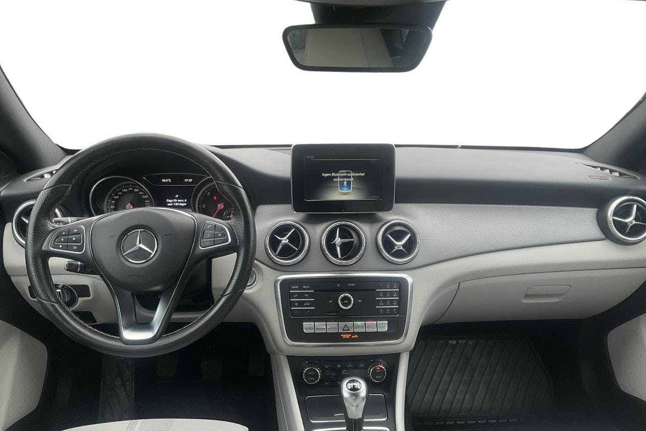 MB CLA 200 d Coupé C117 (136hk) - 130 350 km - Manual - black - 2018