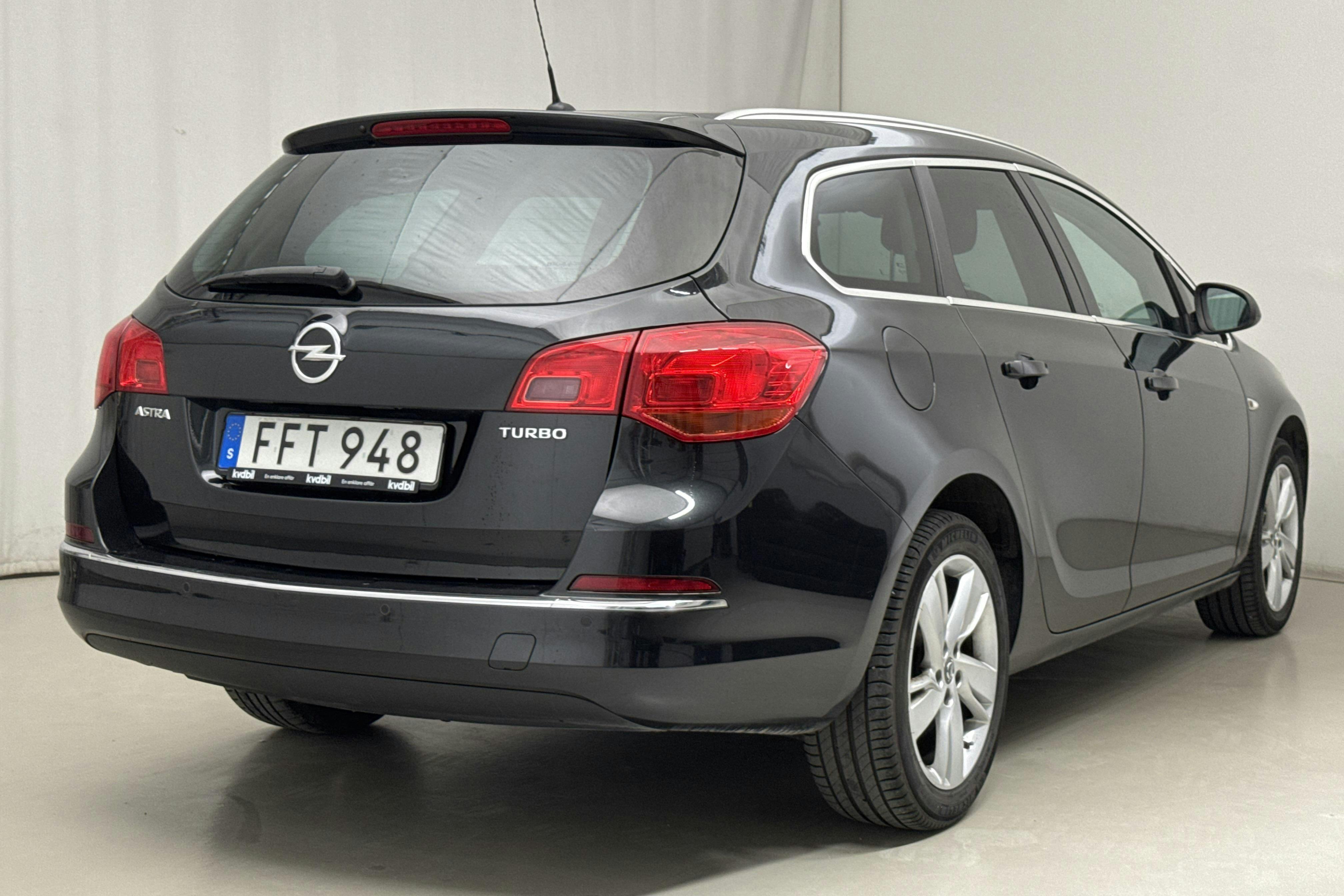 Opel Astra 1.4 Turbo ECOTEC Sports Tourer (140hk) - 66 910 km - Manual - black - 2015