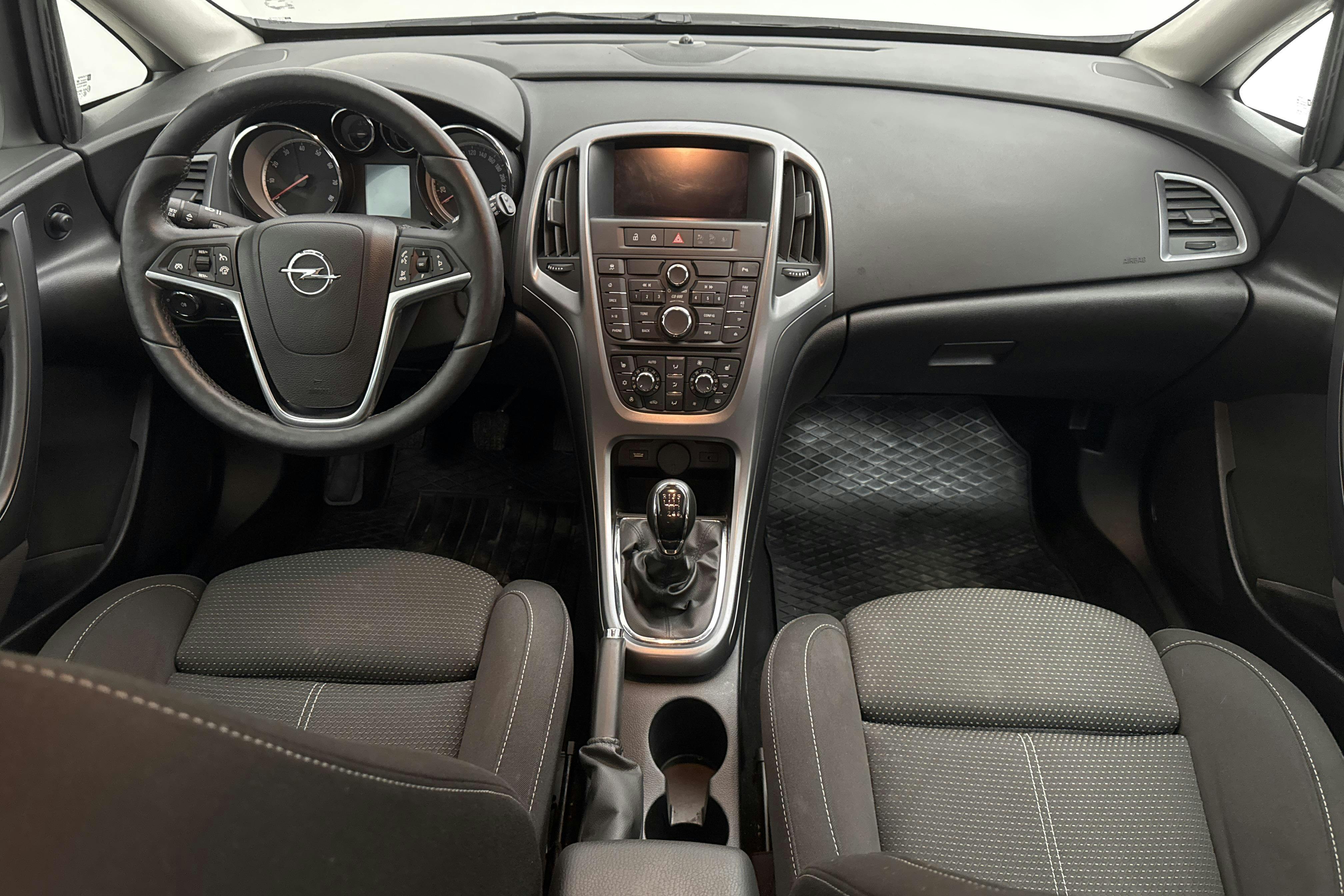 Opel Astra 1.4 Turbo ECOTEC Sports Tourer (140hk) - 66 910 km - Manual - black - 2015