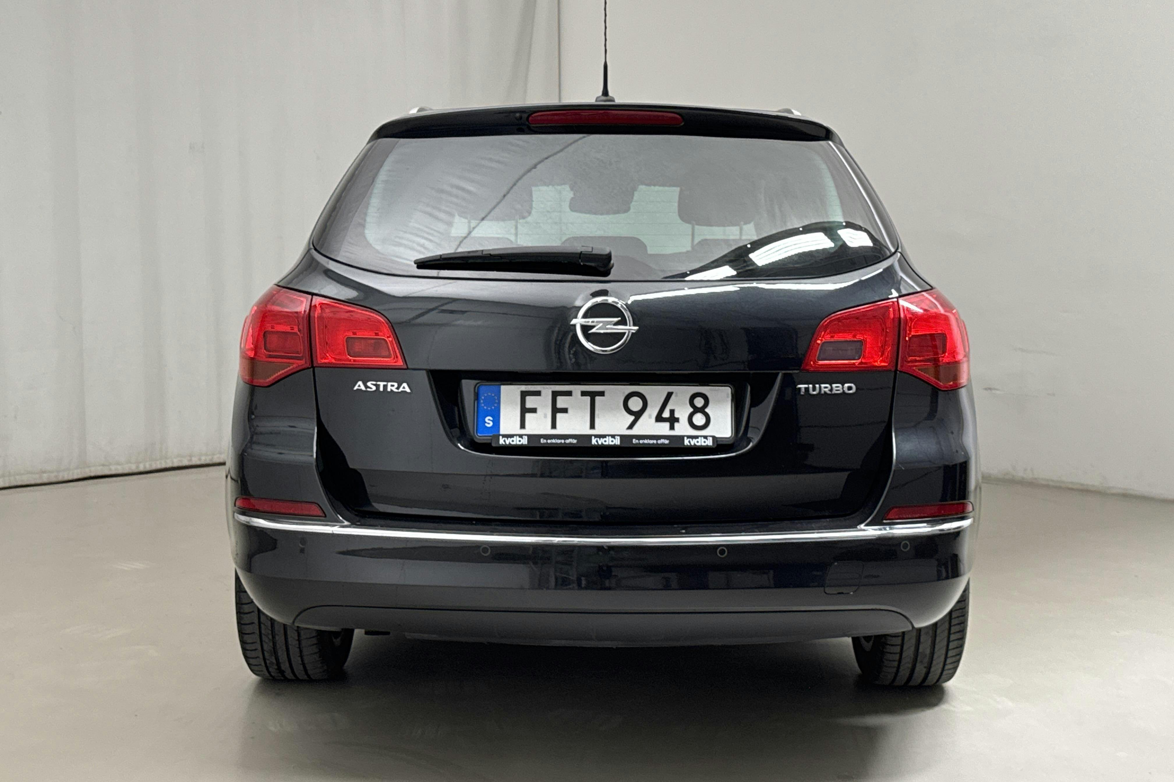 Opel Astra 1.4 Turbo ECOTEC Sports Tourer (140hk) - 66 910 km - Manual - black - 2015