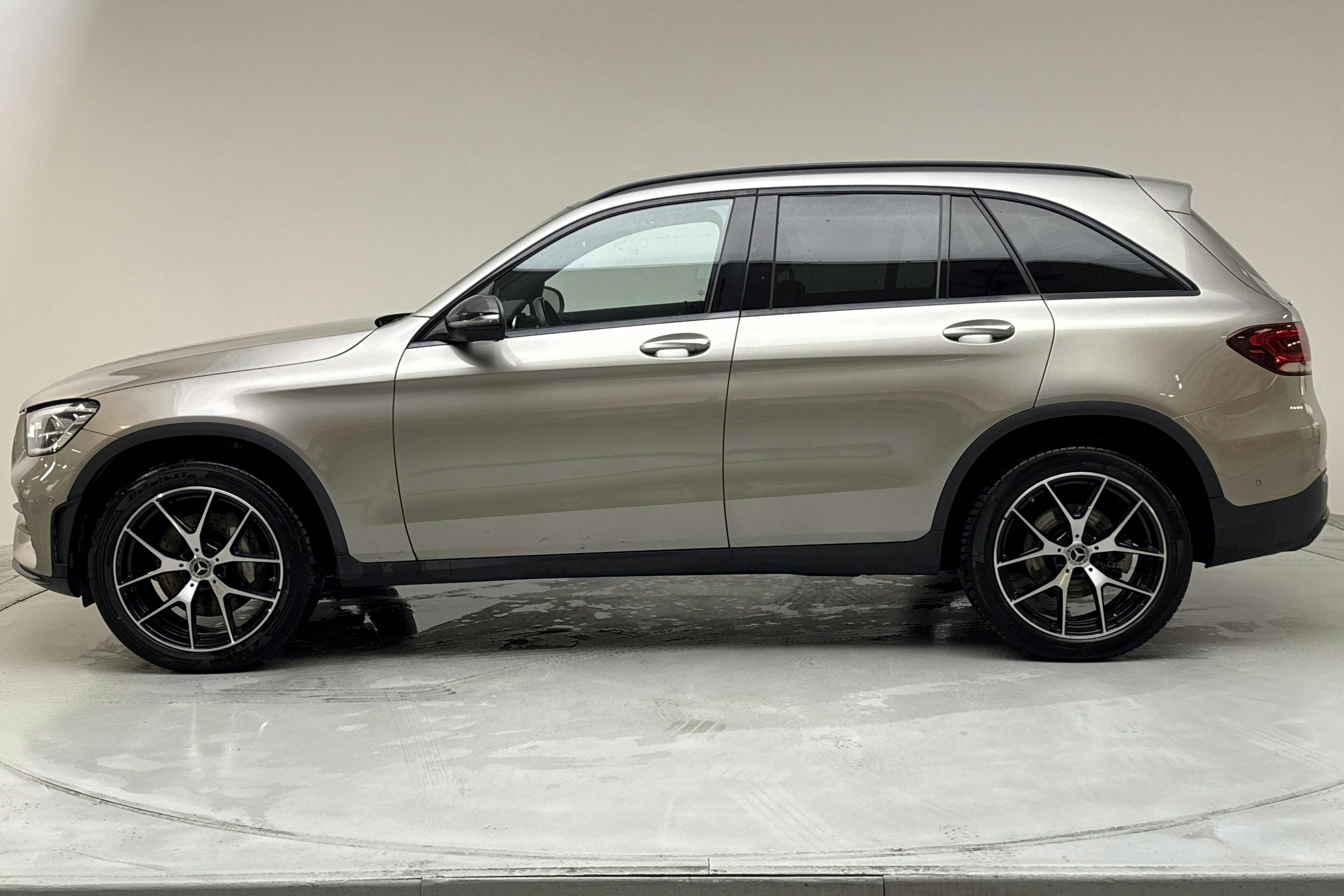 Esitlusfoto 2 aadressil 17: Mercedes GLC 300 e 4MATIC X253 (333hk) - 133 540 km - Automaatne - hõbe - 2022