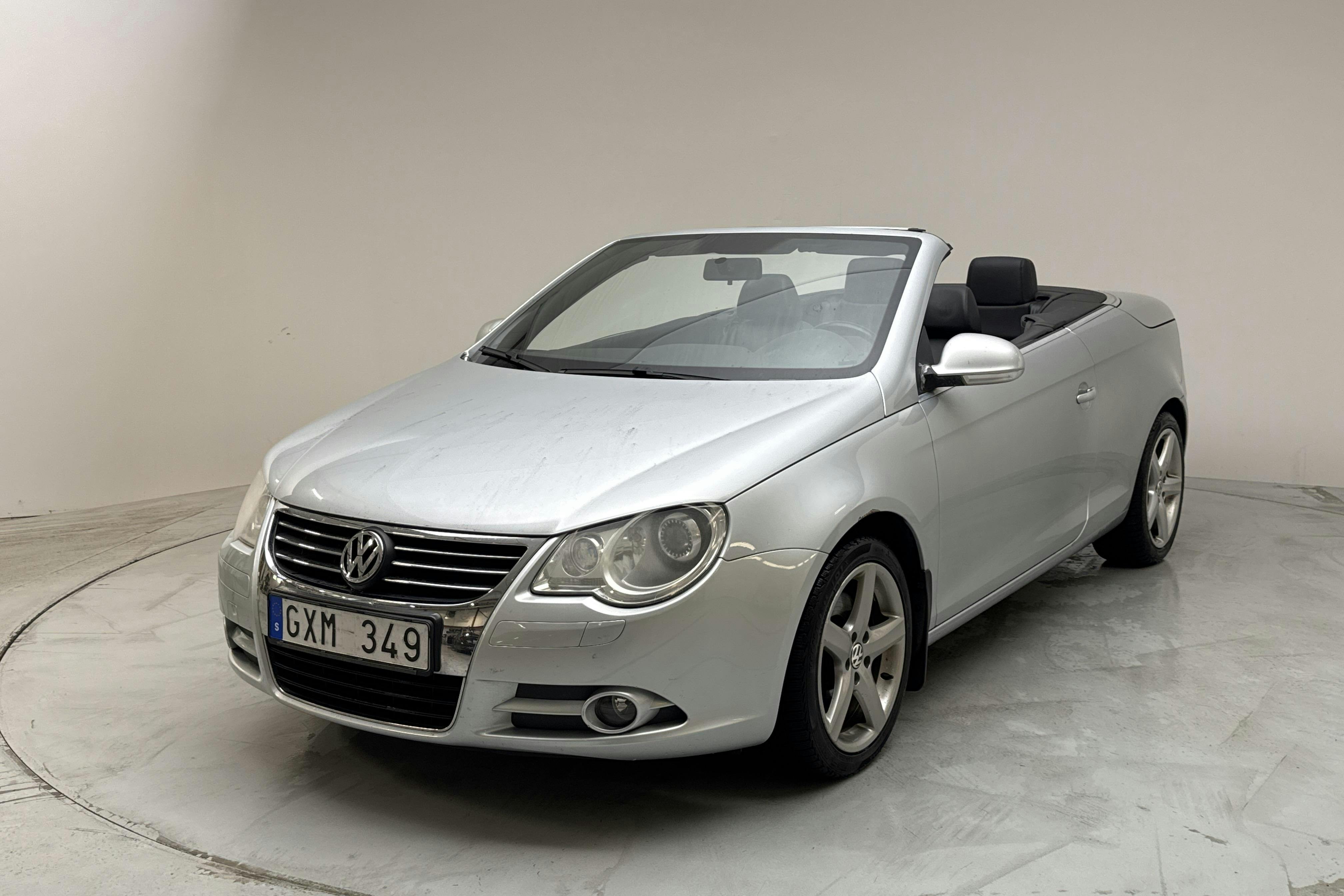 Presentationsfoto 1 av 19: VW Eos 2.0 TFSI Cabriolet (200hk) - 16 248 mil - Automat - silver - 2008
