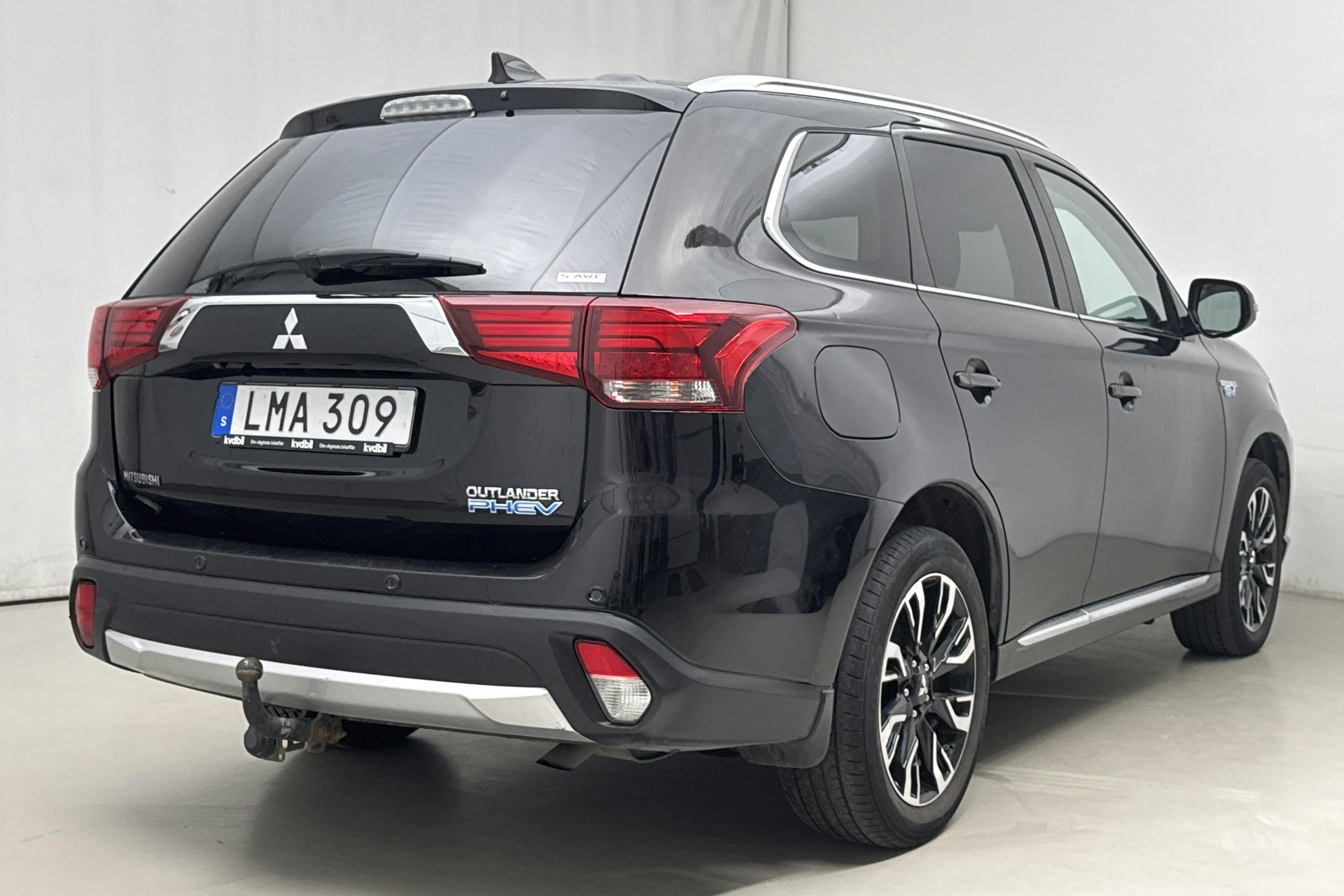 Mitsubishi Outlander 2.0 Plug-in Hybrid 4WD (121hk) - 77 370 km - Automatic - black - 2018