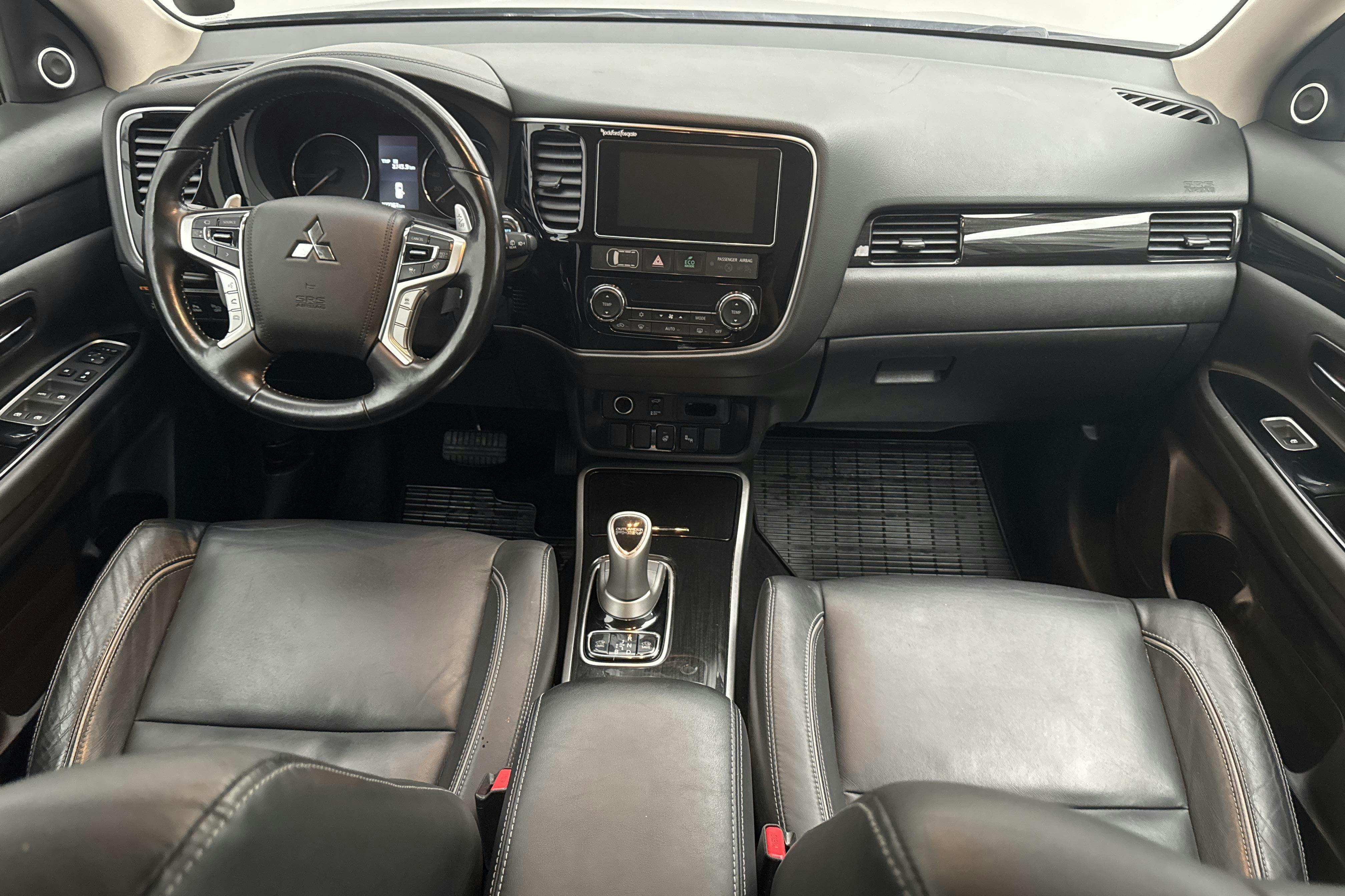 Mitsubishi Outlander 2.0 Plug-in Hybrid 4WD (121hk) - 77 370 km - Automatic - black - 2018