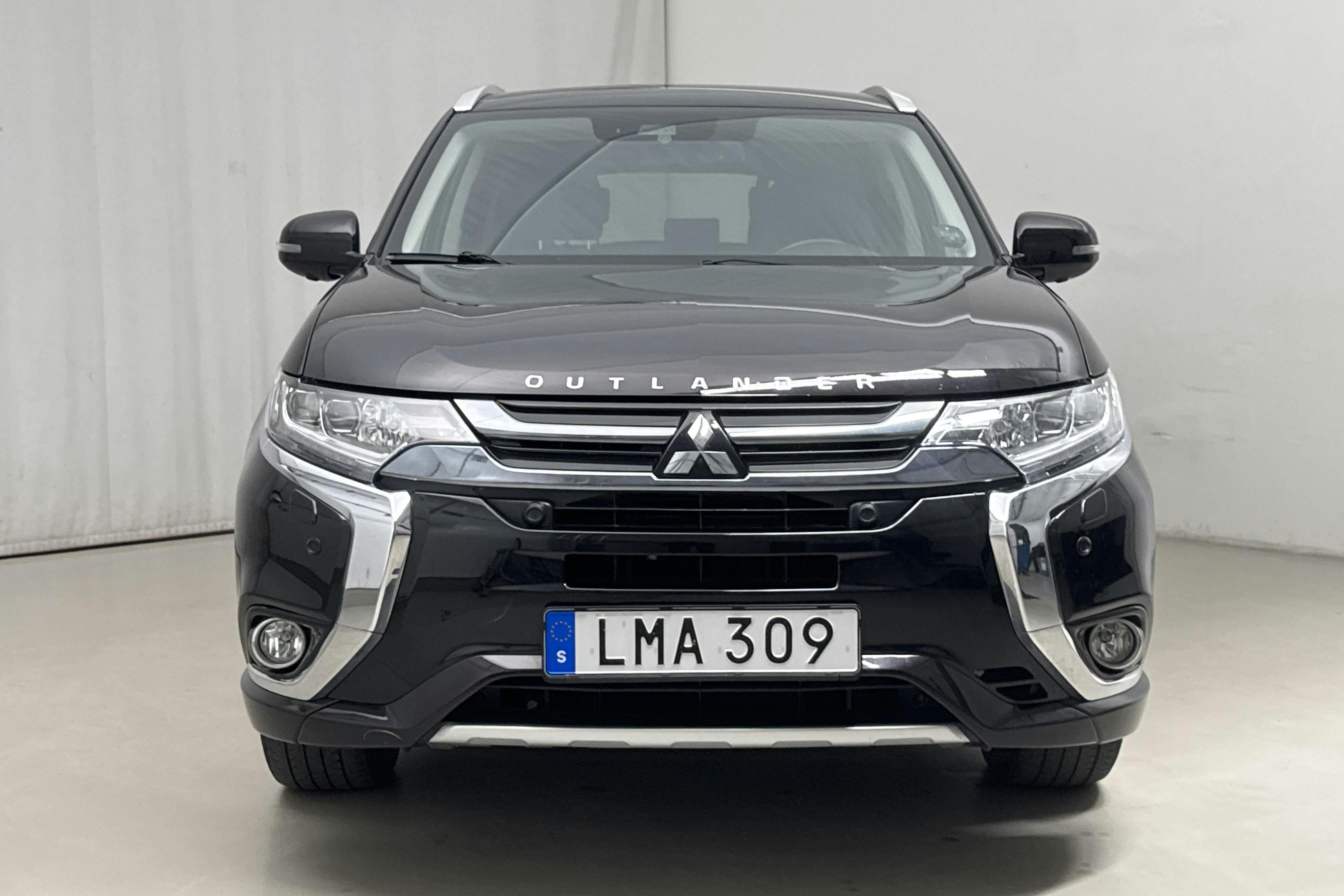 Mitsubishi Outlander 2.0 Plug-in Hybrid 4WD (121hk) - 77 370 km - Automatic - black - 2018