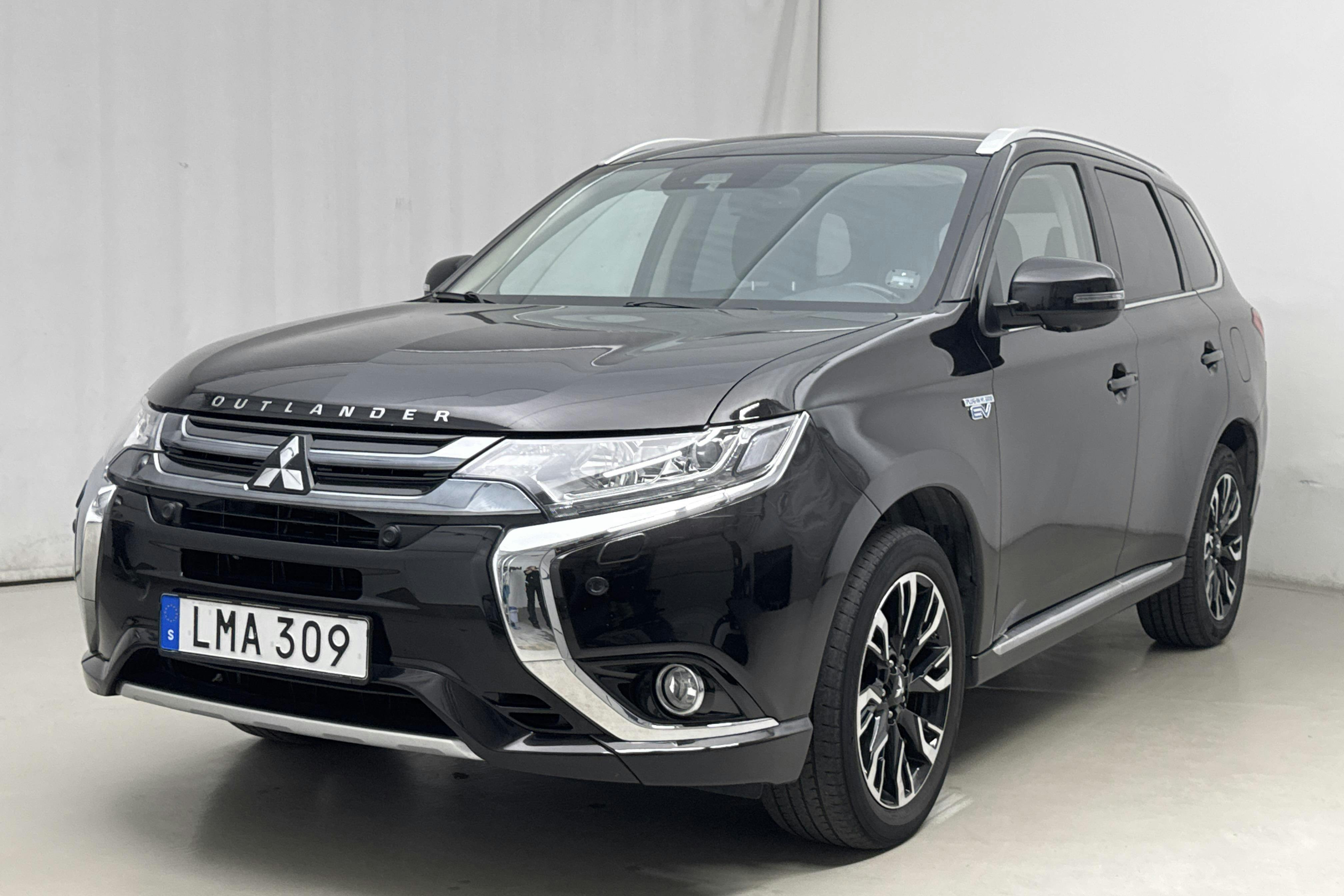 Mitsubishi Outlander 2.0 Plug-in Hybrid 4WD (121hk) - 7 737 mil - Automat - svart - 2018
