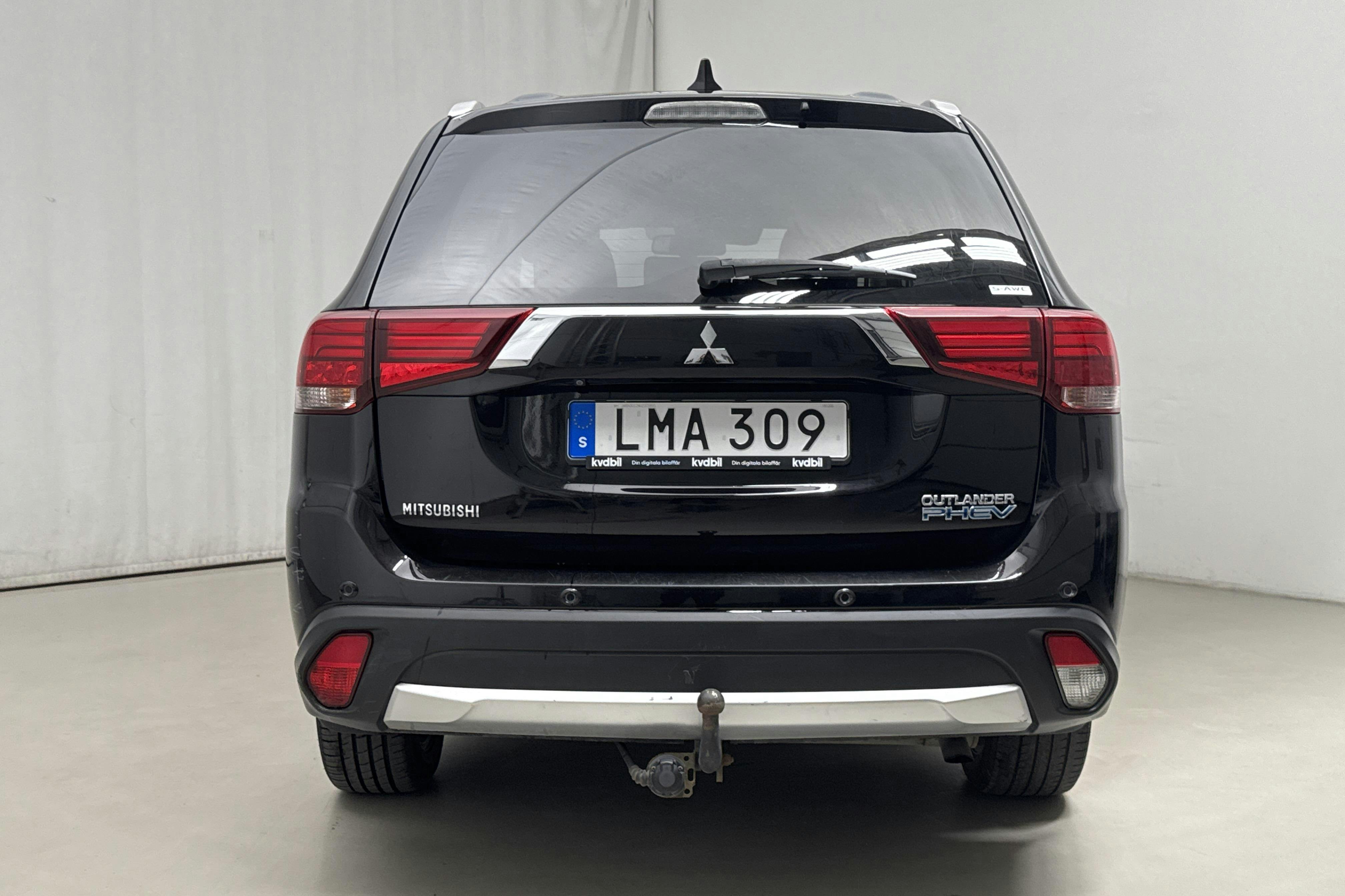 Mitsubishi Outlander 2.0 Plug-in Hybrid 4WD (121hk) - 77 370 km - Automatic - black - 2018
