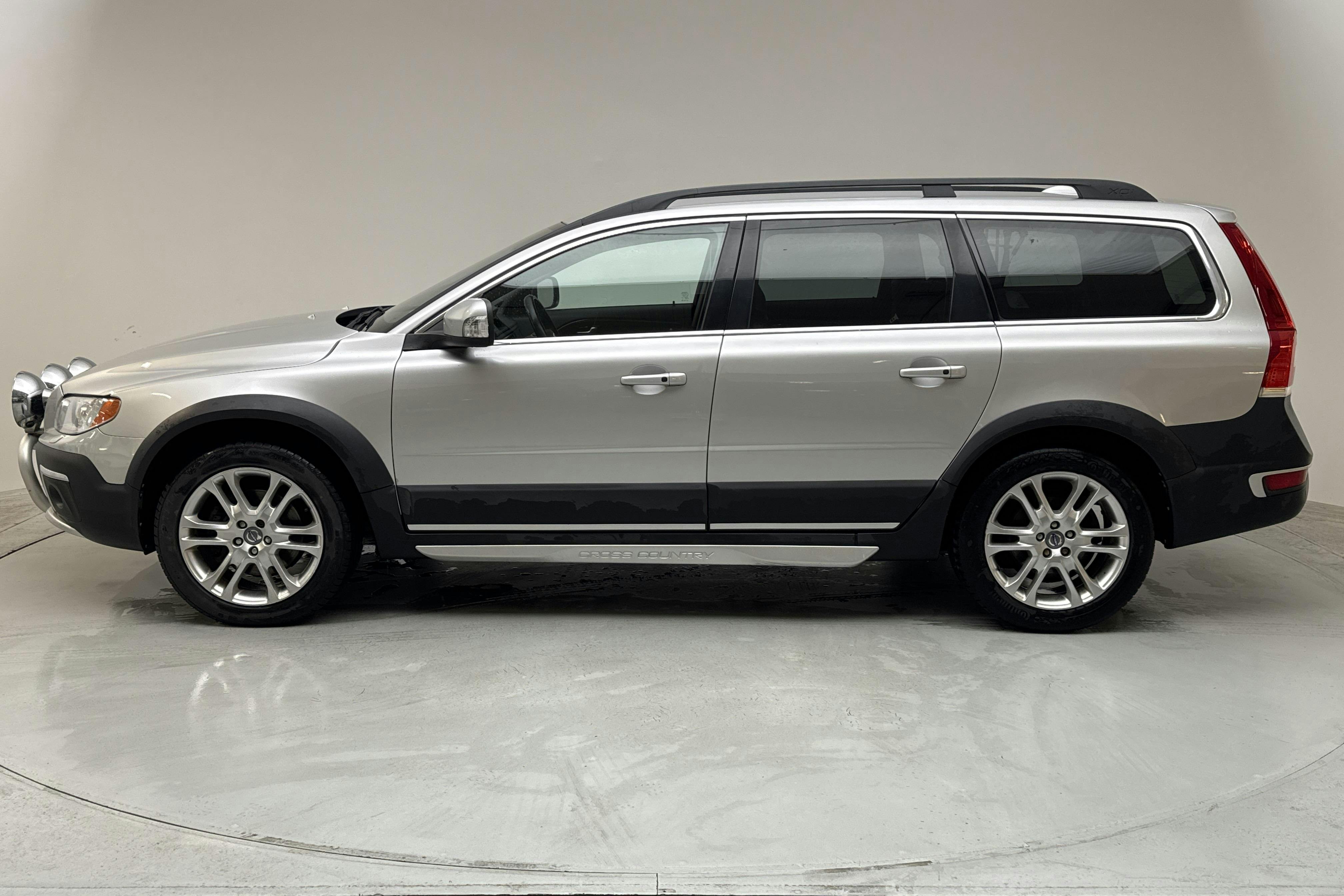 Presentationsfoto 2 av 14: Volvo XC70 II D5 AWD (215hk) - 18 350 mil - Automat - silver - 2014