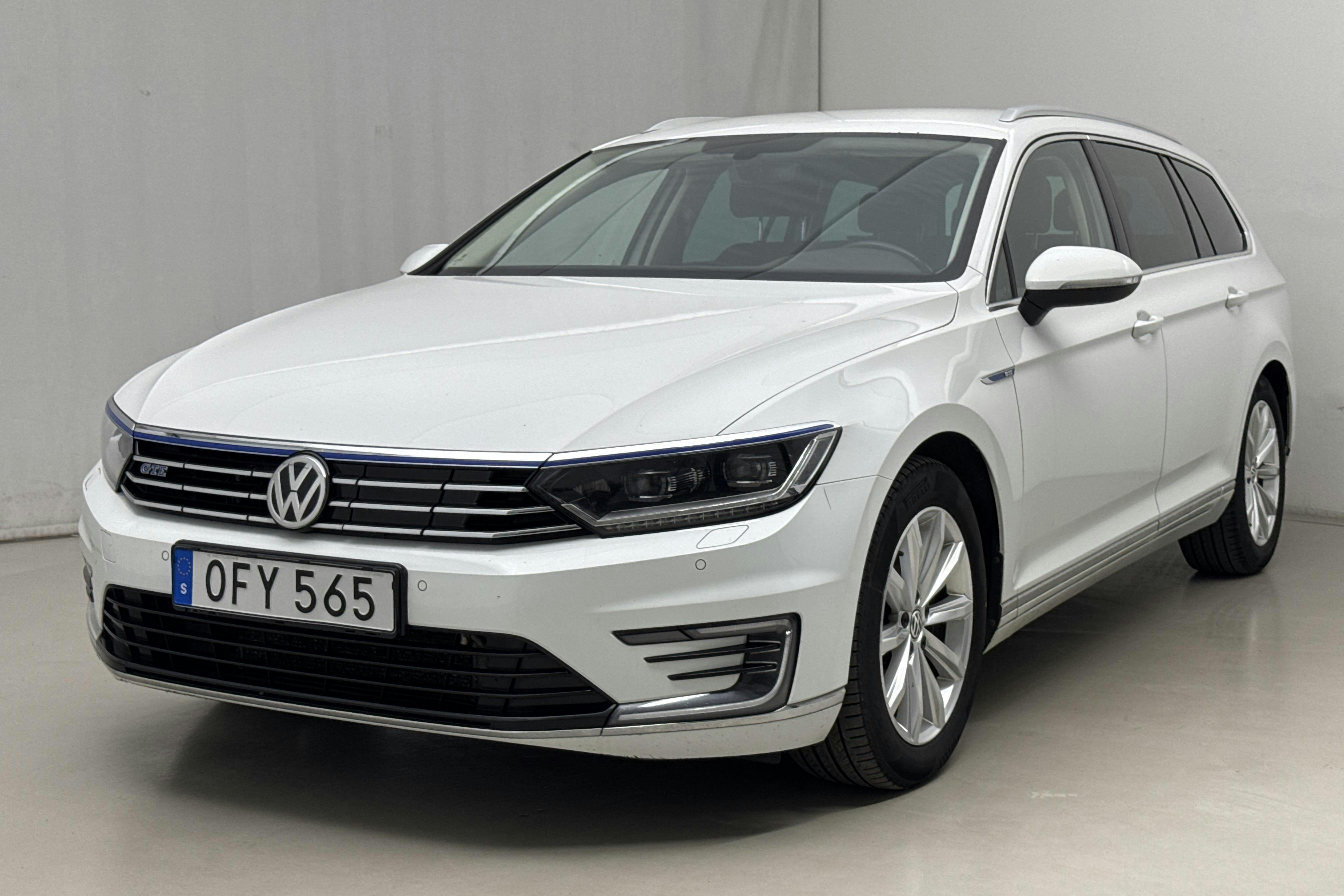 Esitlusfoto 1 aadressil 19: VW Passat 1.4 Plug-in-Hybrid Sportscombi (218hk) - 139 250 km - Automaatne - valge - 2017