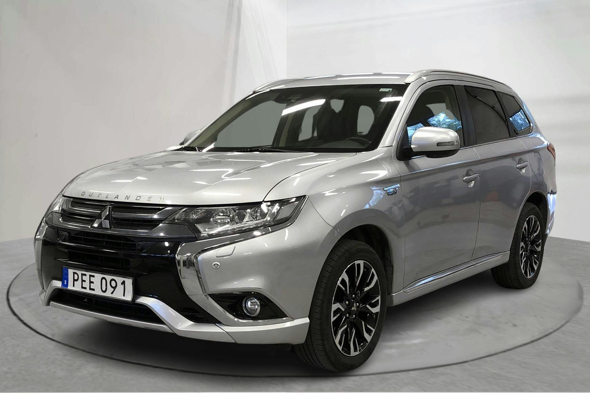 Mitsubishi Outlander 2.0 Plug-in Hybrid 4WD (121hk) - 187 110 km - Automatic - silver - 2017