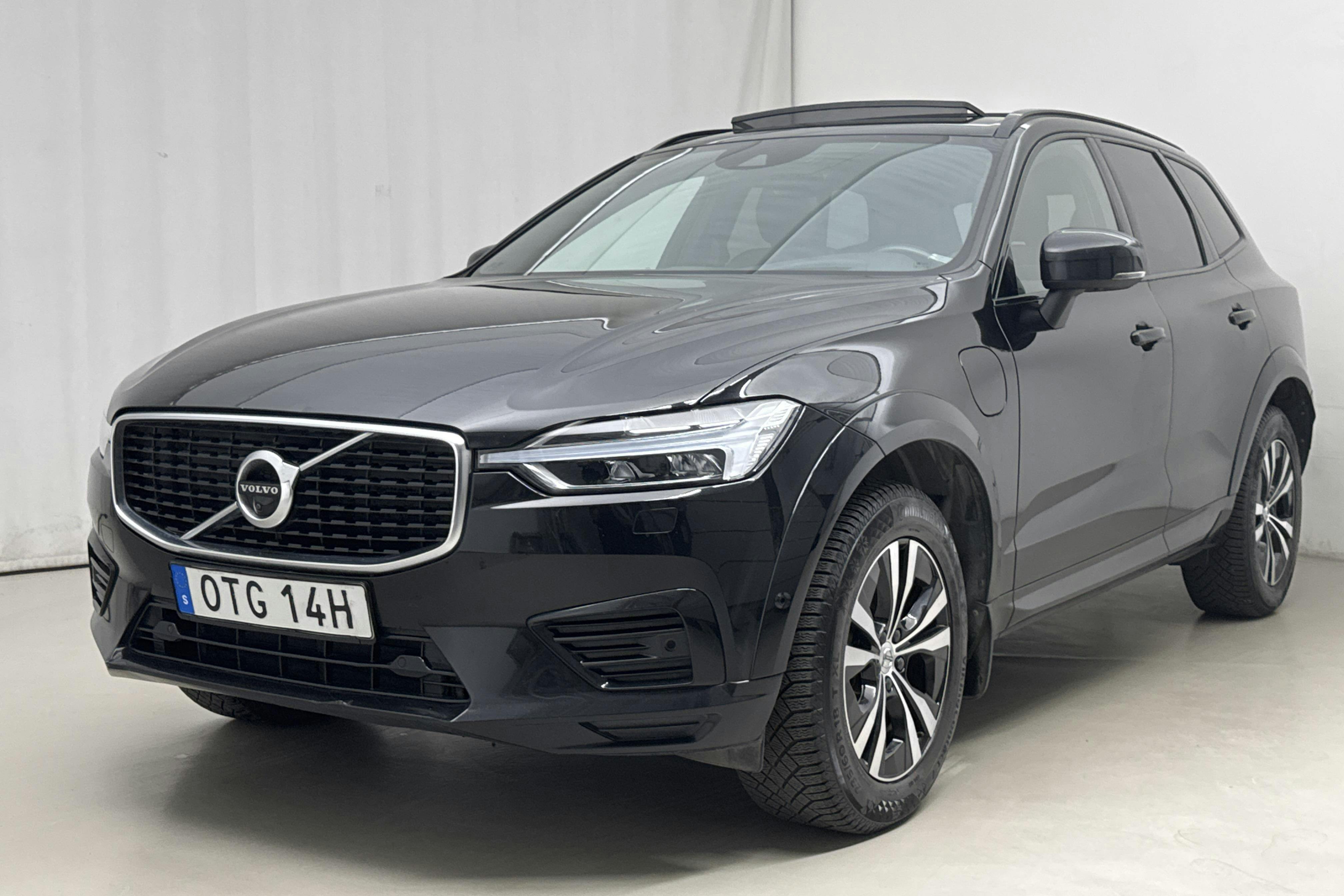 Presentationsfoto 1 av 21: Volvo XC60 T8 AWD Recharge (390hk) - 16 388 mil - Automat - svart - 2020