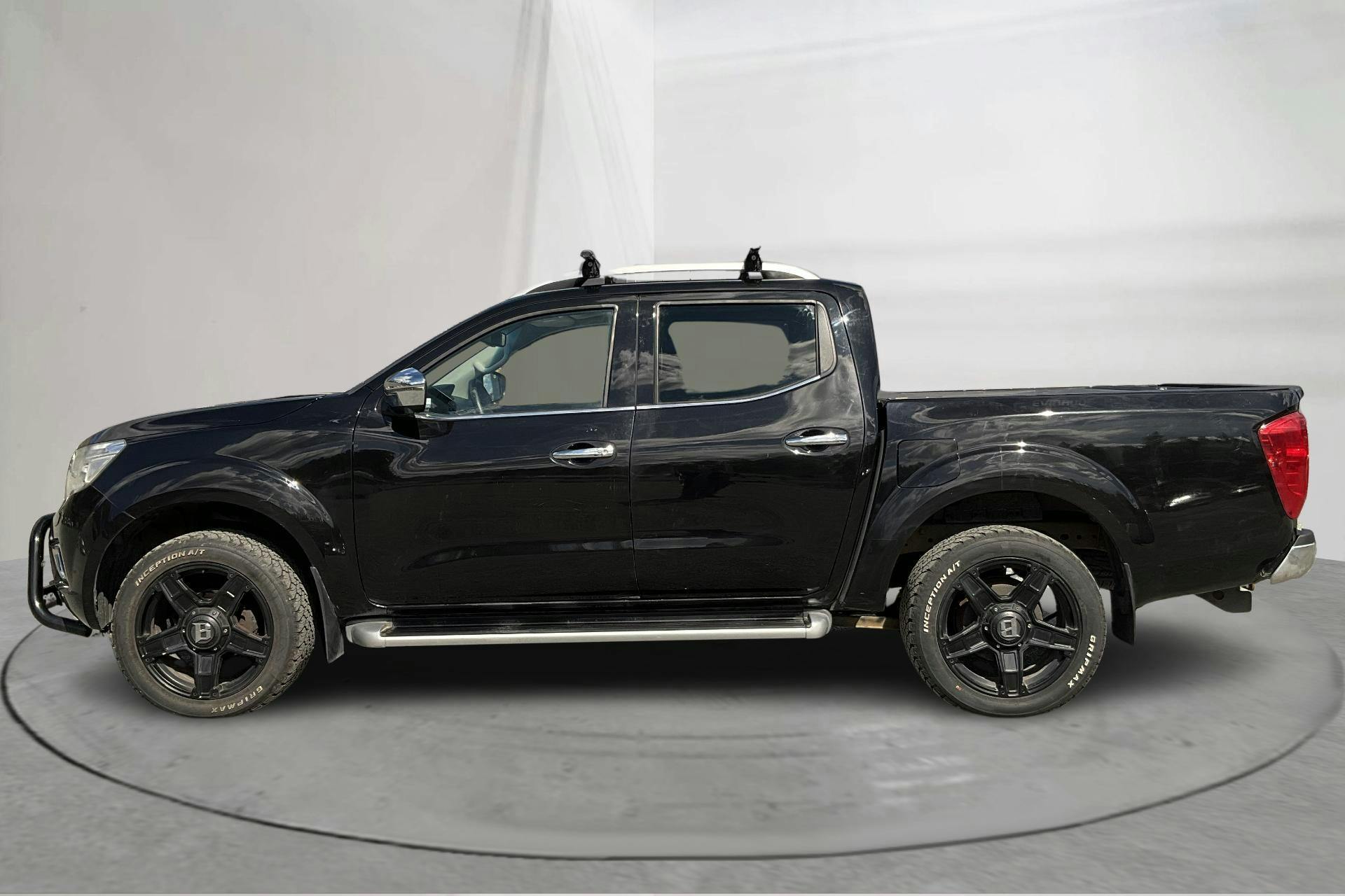 Presentationsfoto 2 av 15: Nissan Navara 2.3 dCi 4x4 (190hk) - 15 117 mil - Automat - svart - 2016