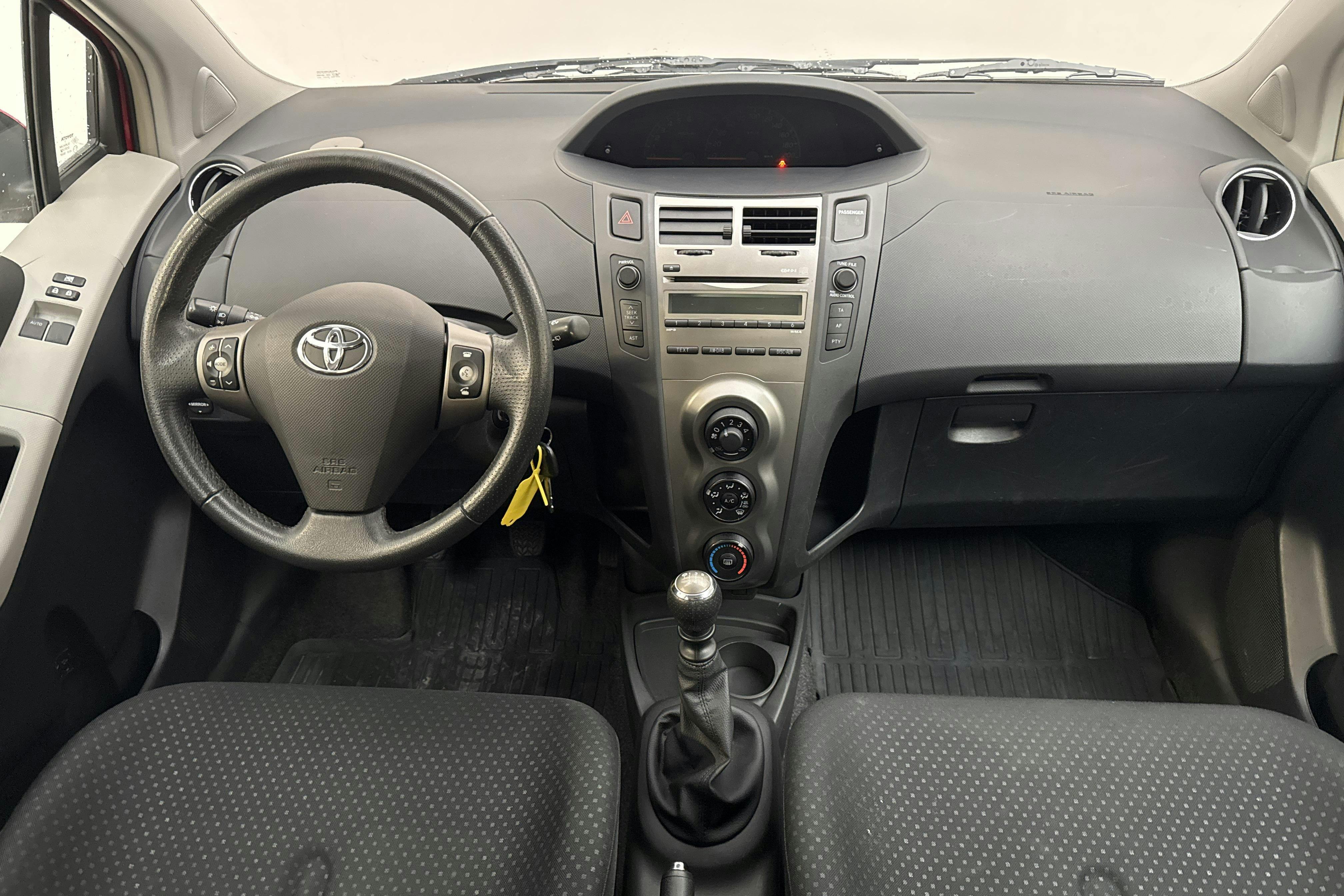 Toyota Yaris 1.33 5dr (100hk) - 135 850 km - Käsitsi - punane - 2010