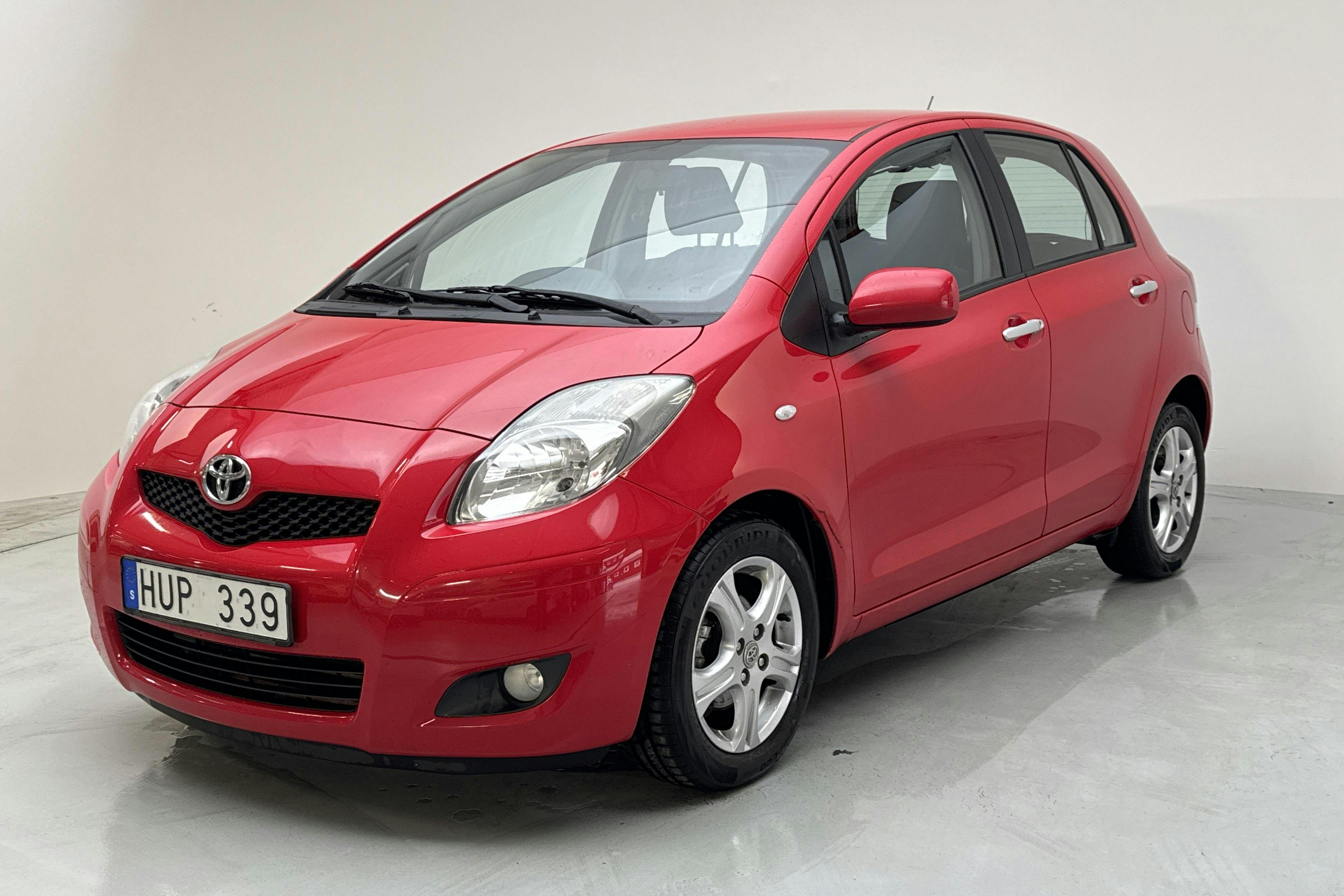 Toyota Yaris 1.33 5dr (100hk) - 13 585 mil - Manuell - röd - 2010