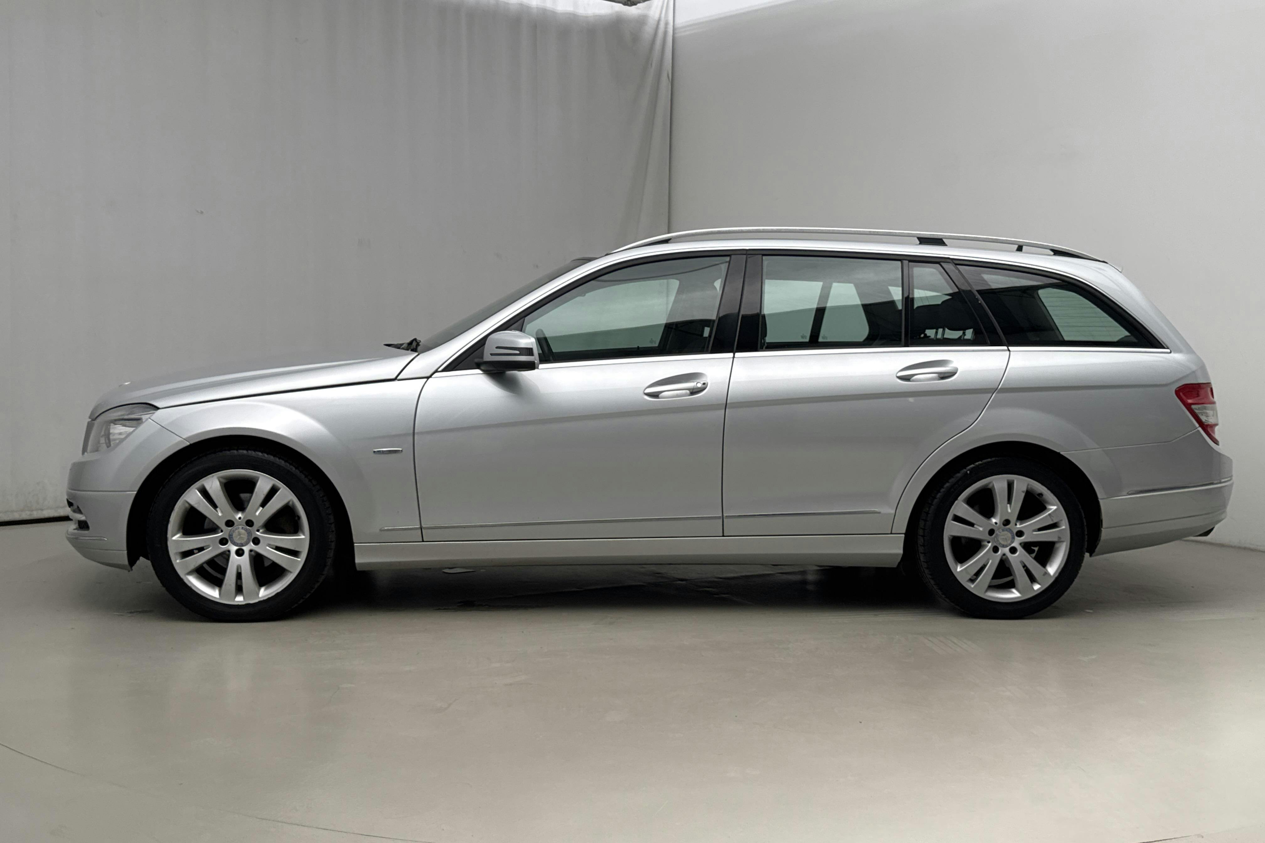 Presentation photo 2 of 14: Mercedes C 180 CGI BlueEfficiency Kombi S204 (156hk) - 269 640 km - Automatic - silver - 2011