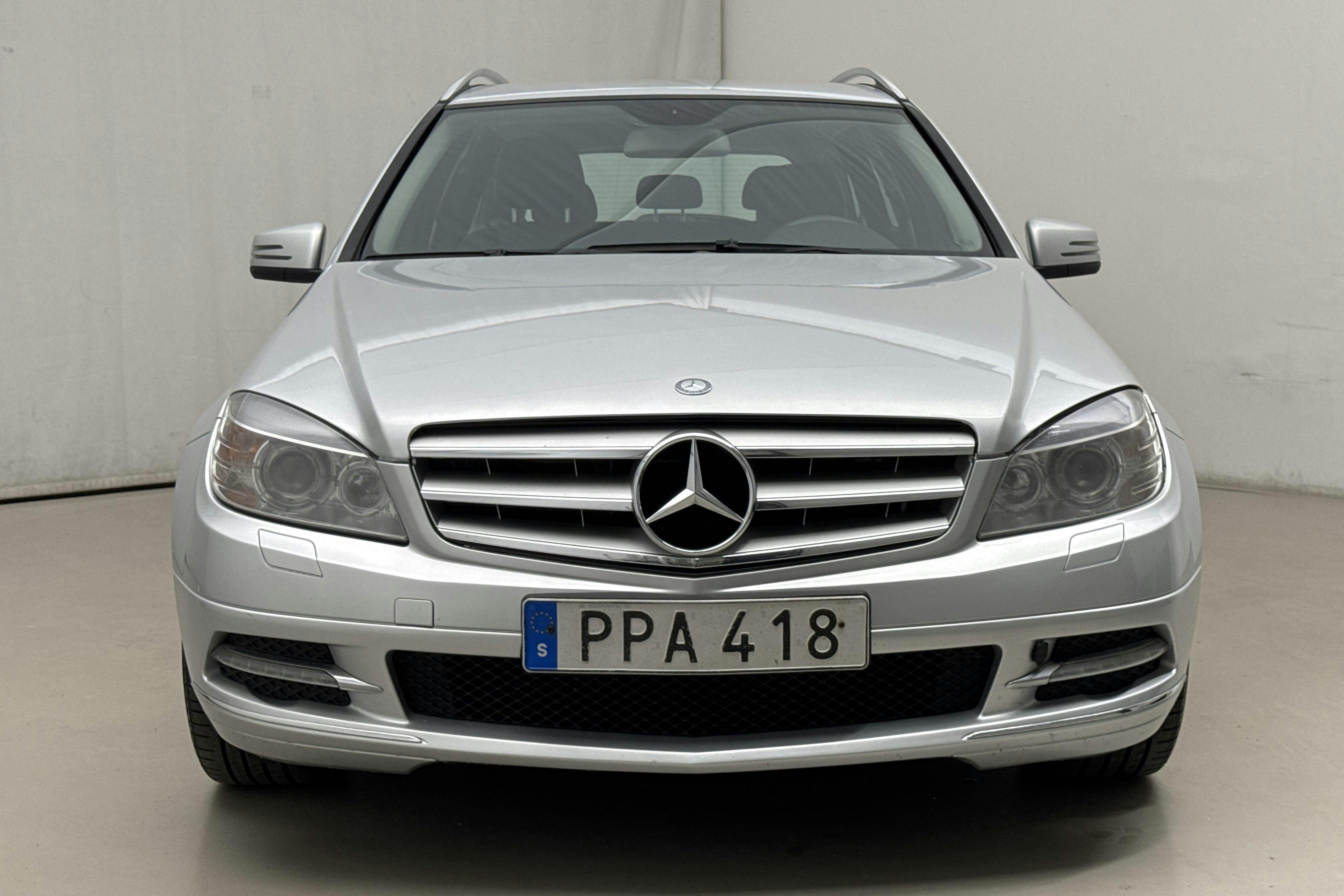 Mercedes C 180 CGI BlueEfficiency Kombi S204 (156hk) - 269 640 km - Automatic - silver - 2011