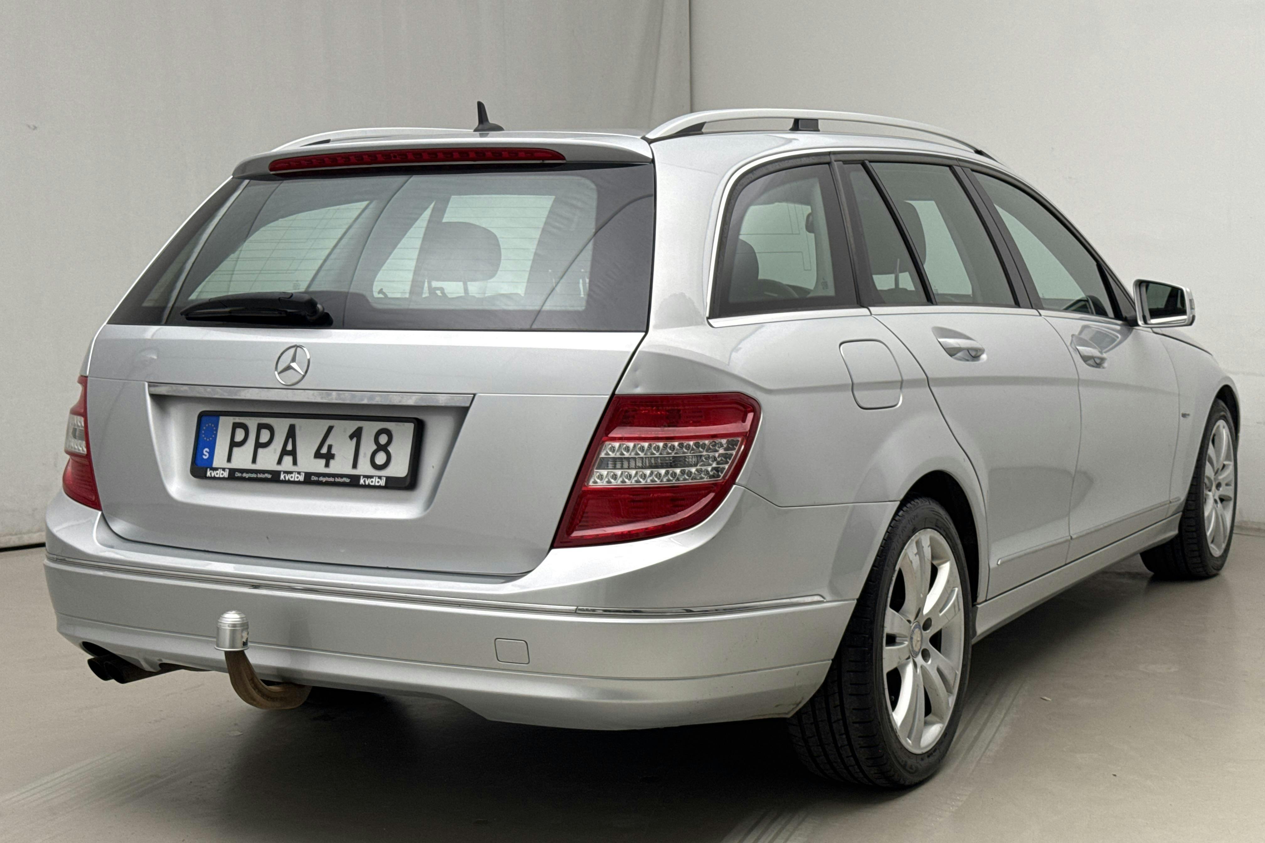 Mercedes C 180 CGI BlueEfficiency Kombi S204 (156hk) - 269 640 km - Automatic - silver - 2011
