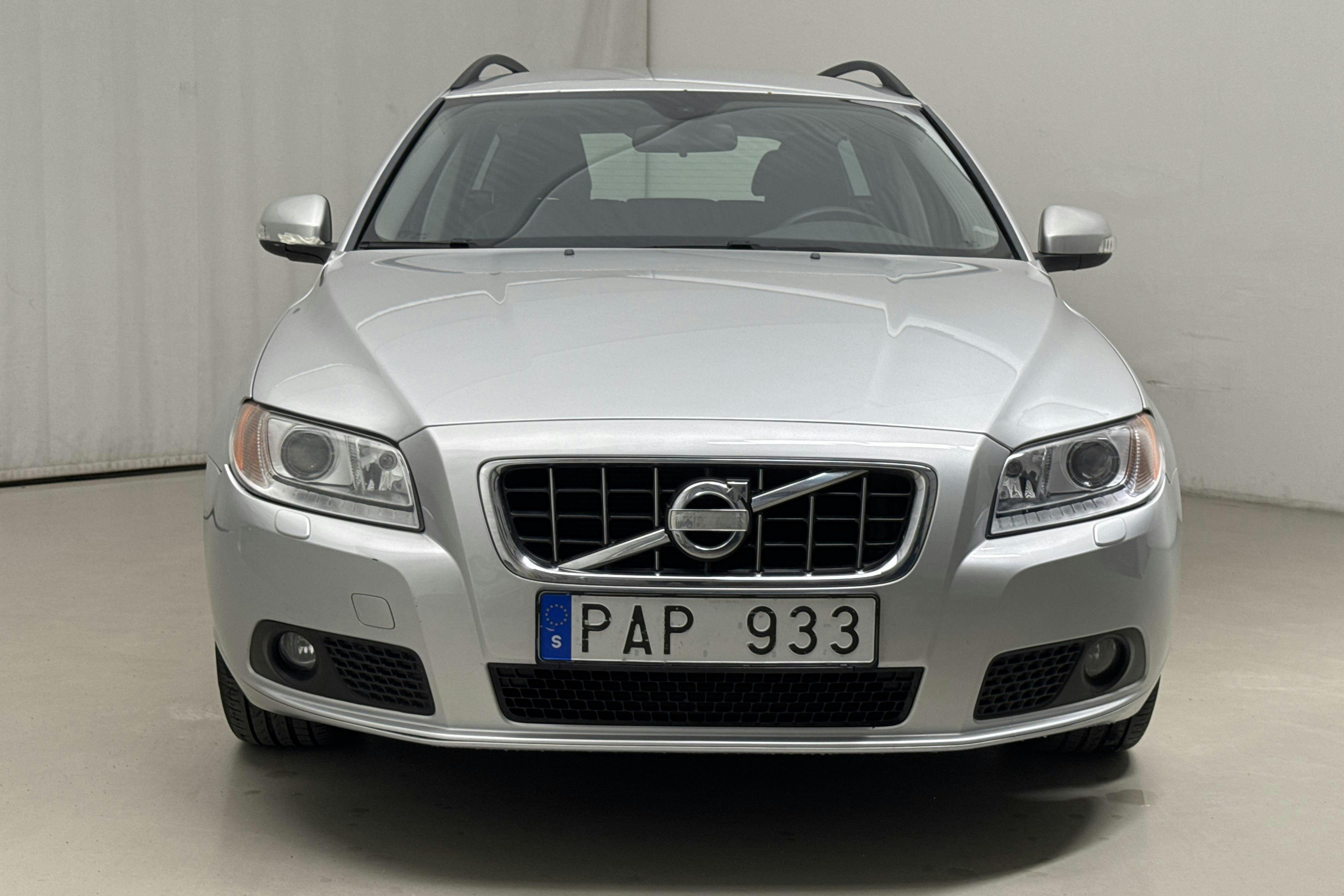 Volvo V70 II D5 AWD (205hk) - 145 510 km - Automatic - Light Grey - 2011