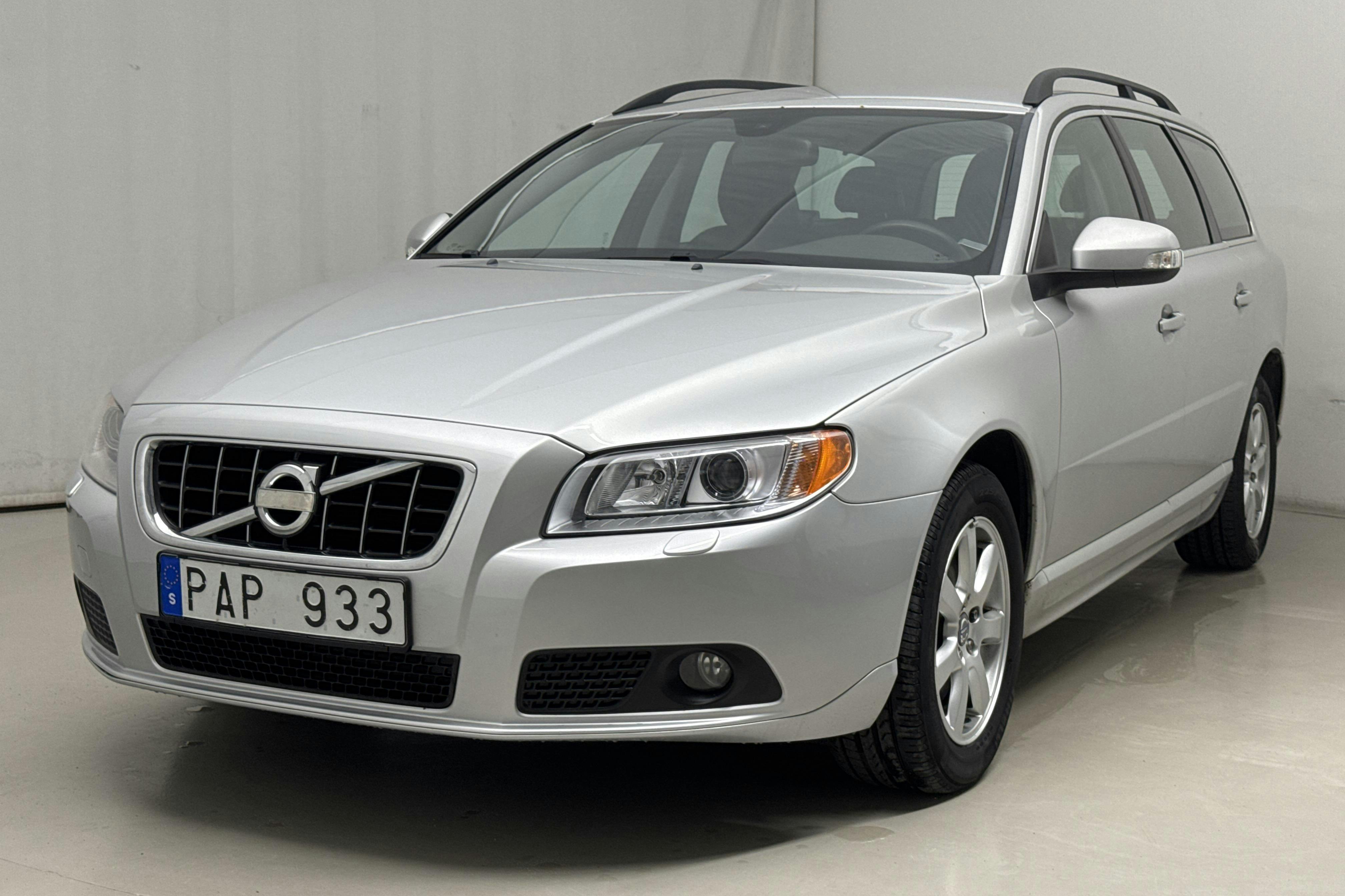 Volvo V70 II D5 AWD (205hk) - 14 551 mil - Automat - Light Grey - 2011