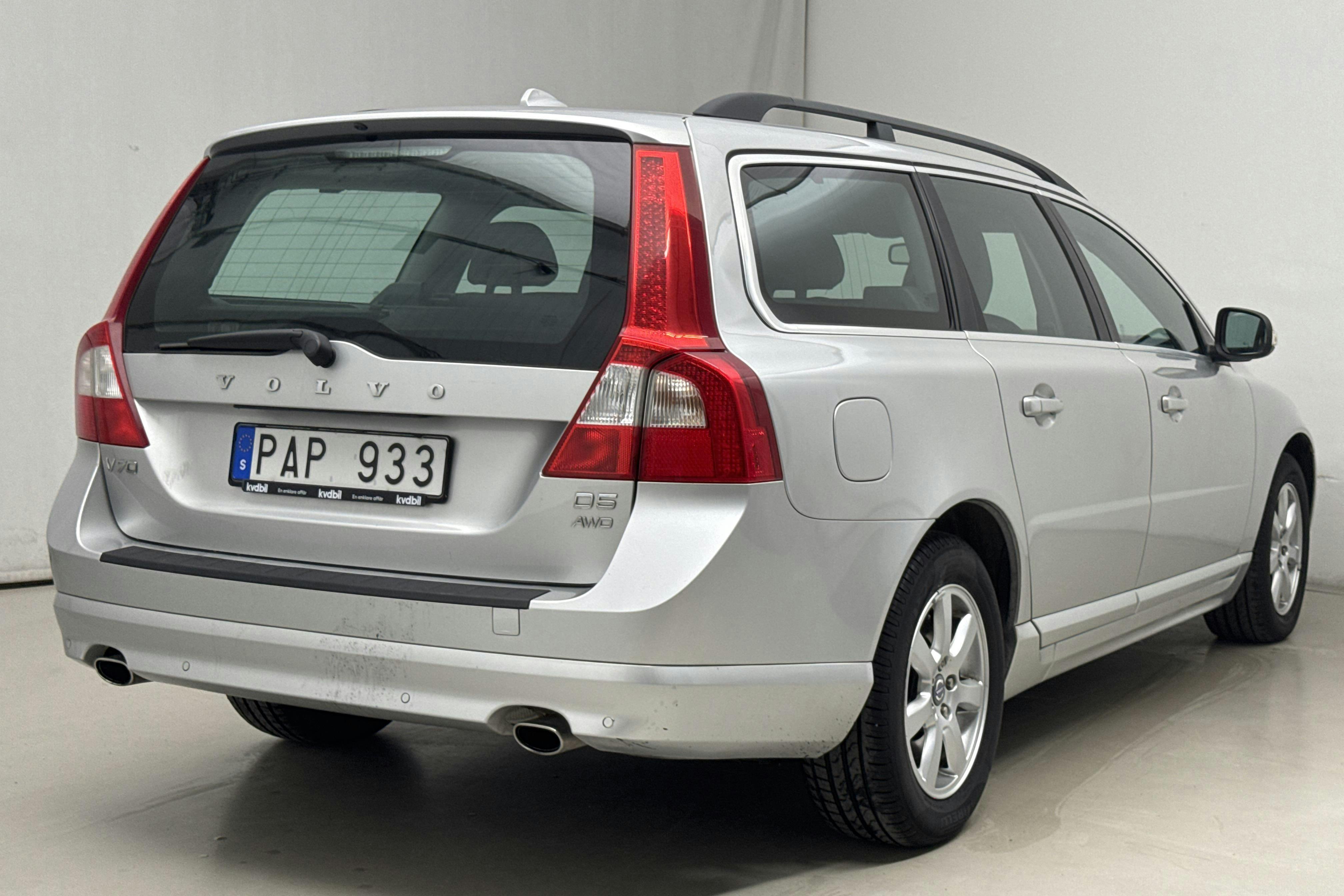 Volvo V70 II D5 AWD (205hk) - 145 510 km - Automatic - Light Grey - 2011