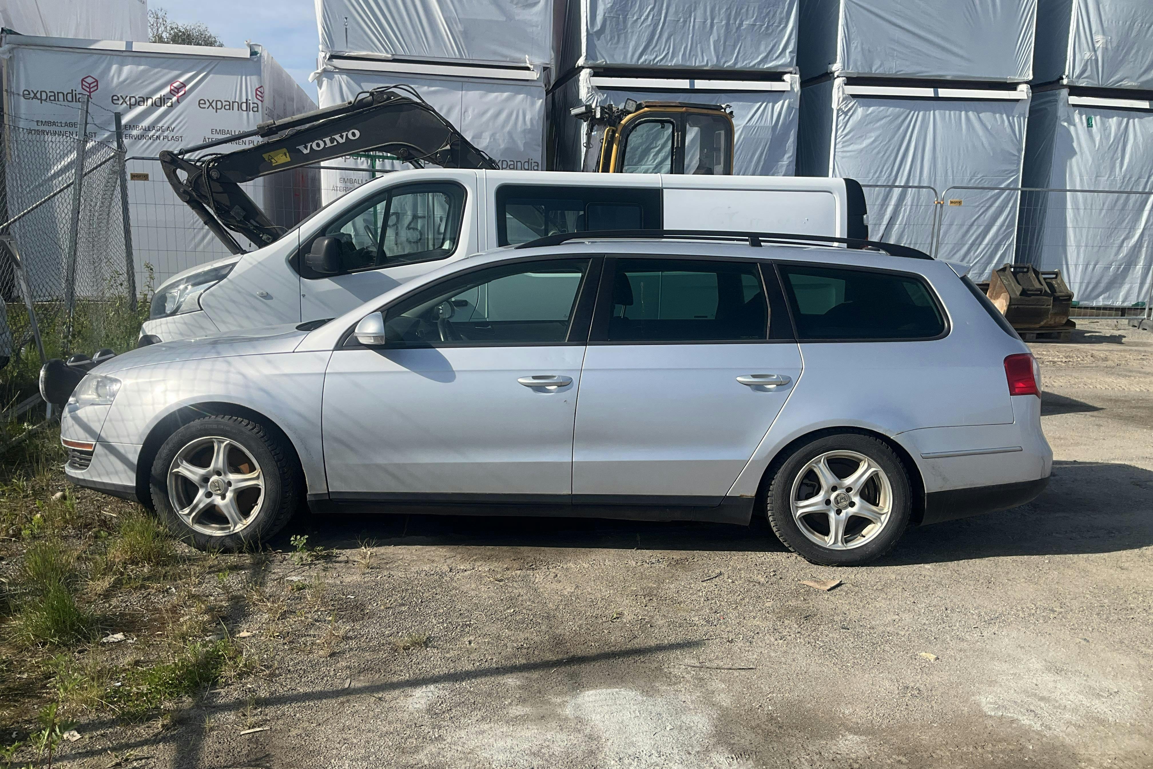 VW Passat 1.9 TDI BlueMotion Variant (105hk) - 34 858 mil - Manuell - silver - 2009