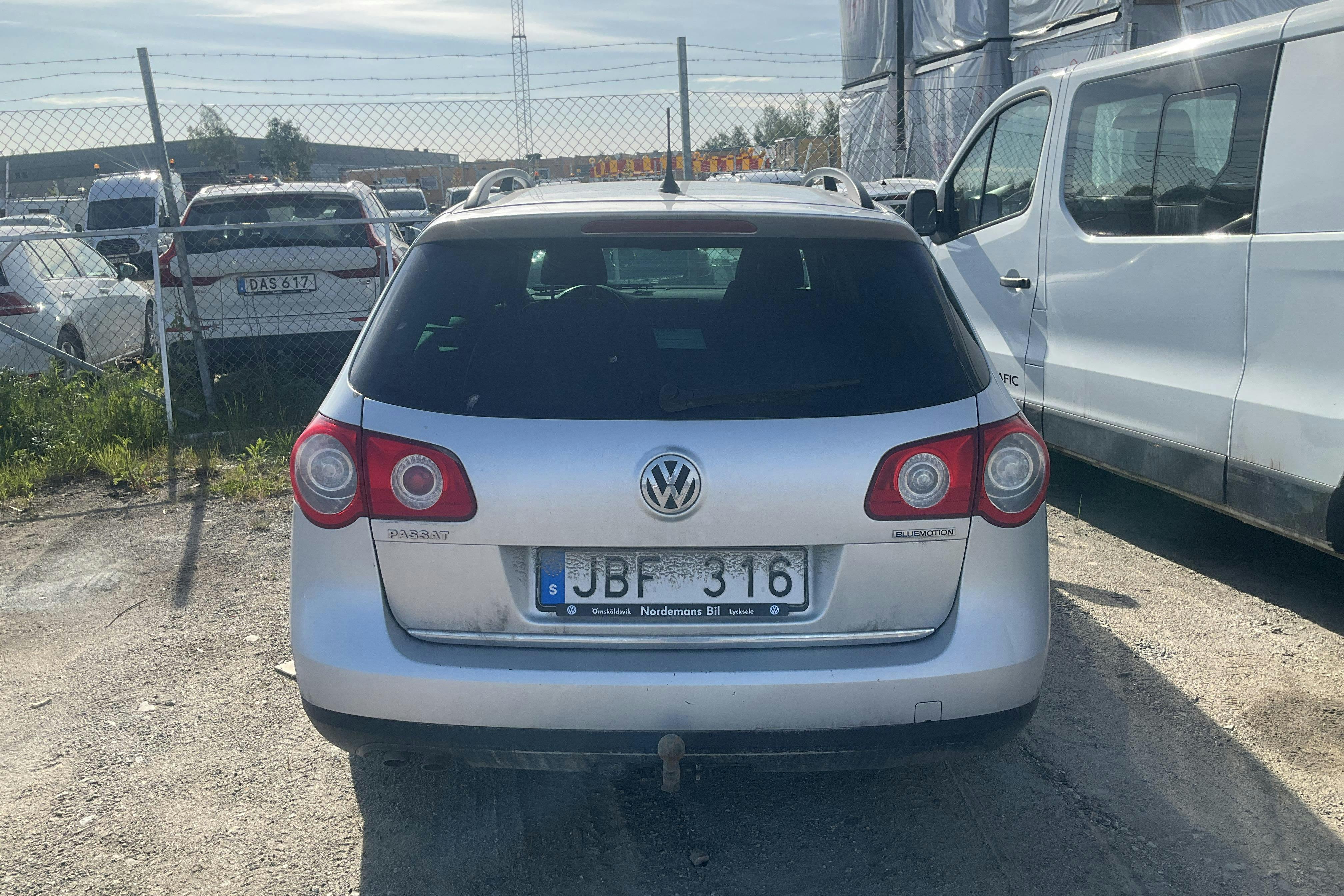 VW Passat 1.9 TDI BlueMotion Variant (105hk) - 34 858 mil - Manuell - silver - 2009