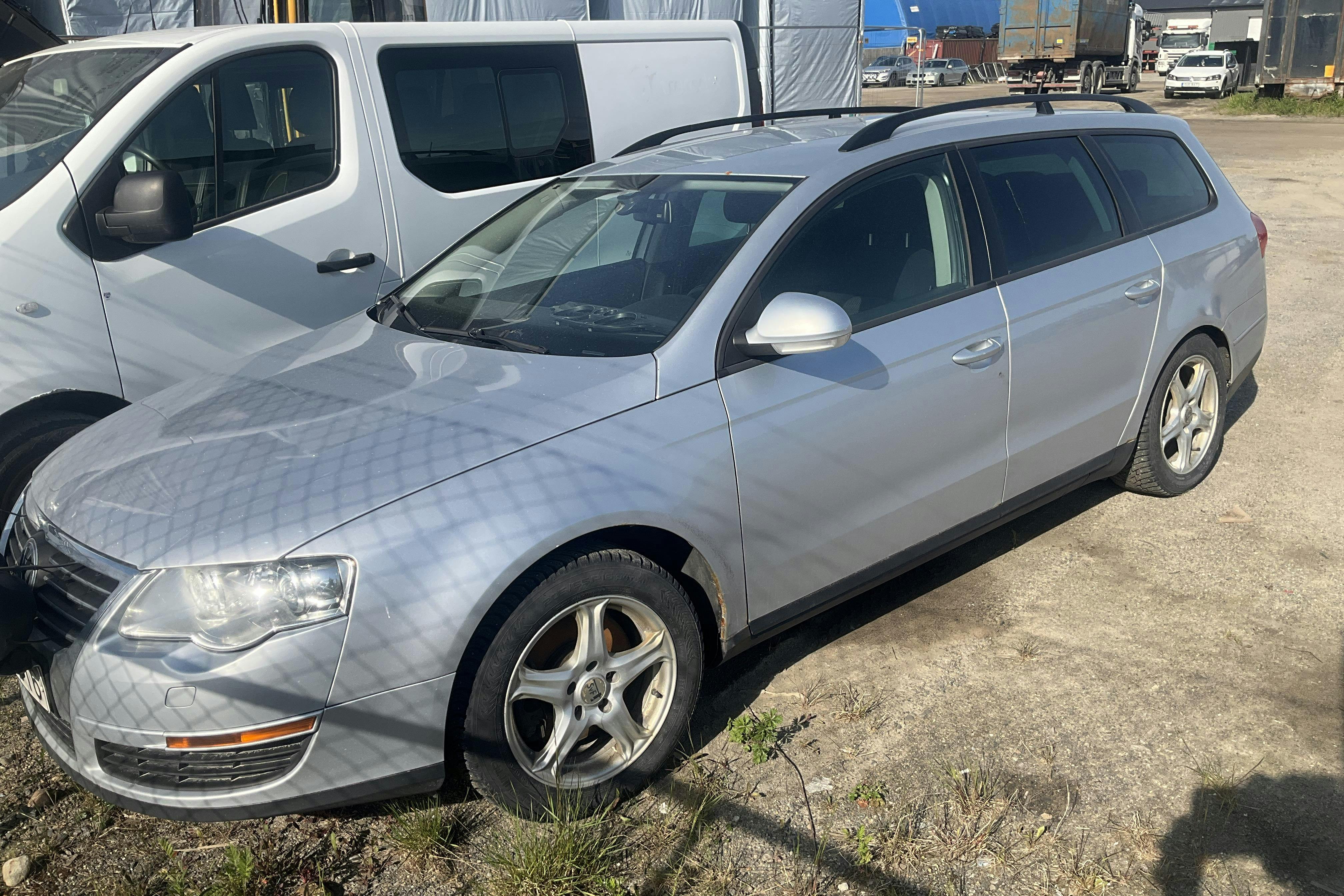 Presentationsfoto 1 av 12: VW Passat 1.9 TDI BlueMotion Variant (105hk) - 34 858 mil - Manuell - silver - 2009