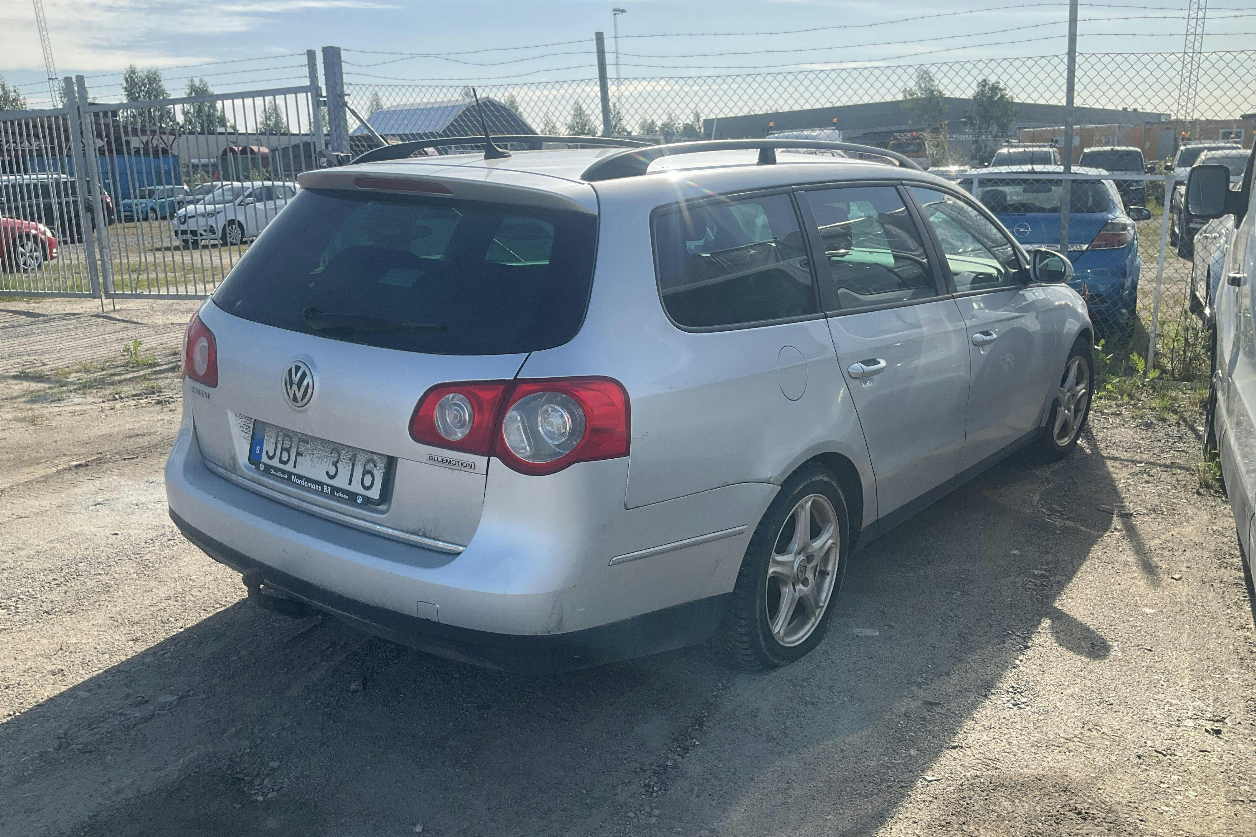 VW Passat 1.9 TDI BlueMotion Variant (105hk) - 34 858 mil - Manuell - silver - 2009