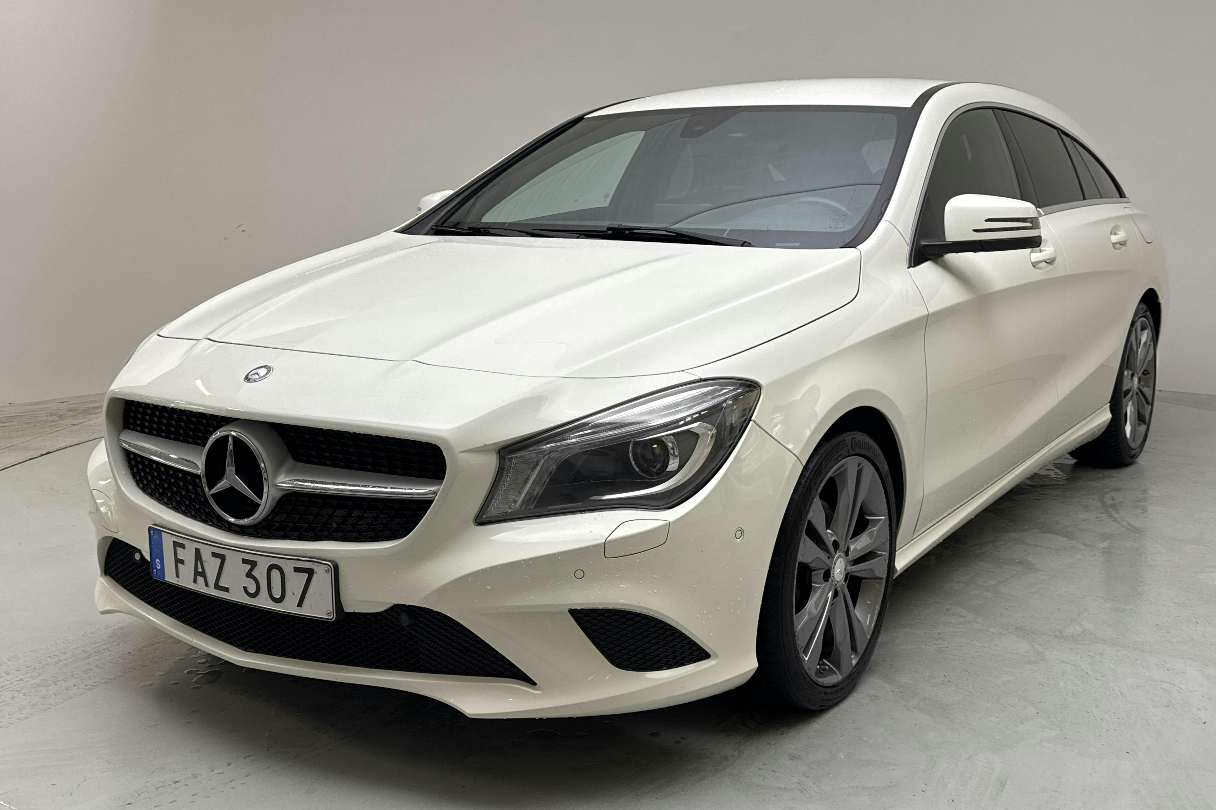 Mercedes CLA 200 d Shooting Brake (136hk) - 15 801 mil - Manuell - vit - 2016