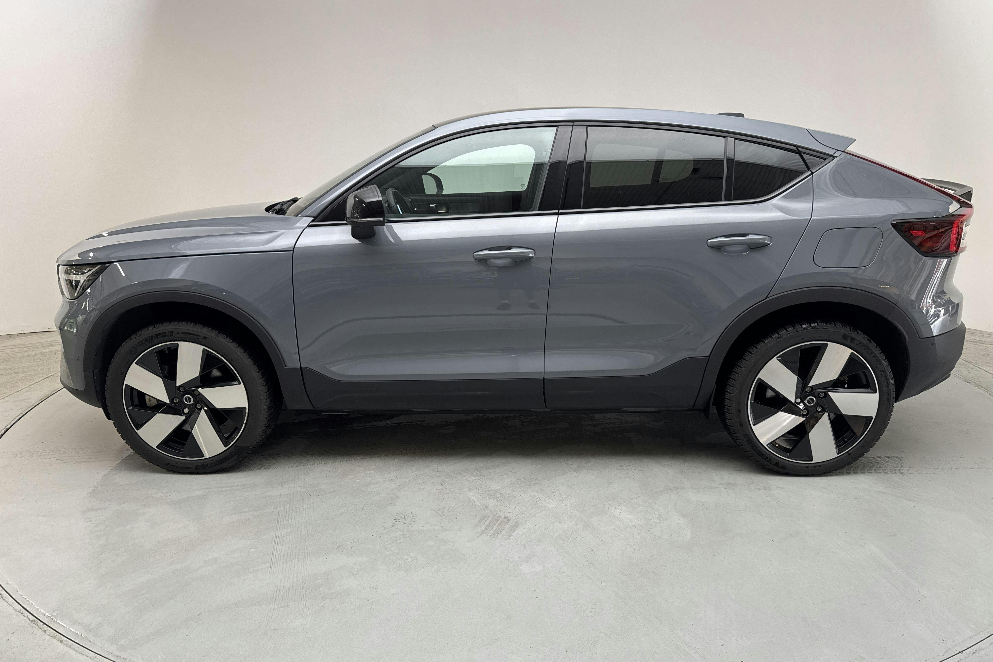 Presentationsfoto 2 av 17: Volvo C40 Recharge Twin (408hk) - 7 591 mil - Automat - grå - 2023