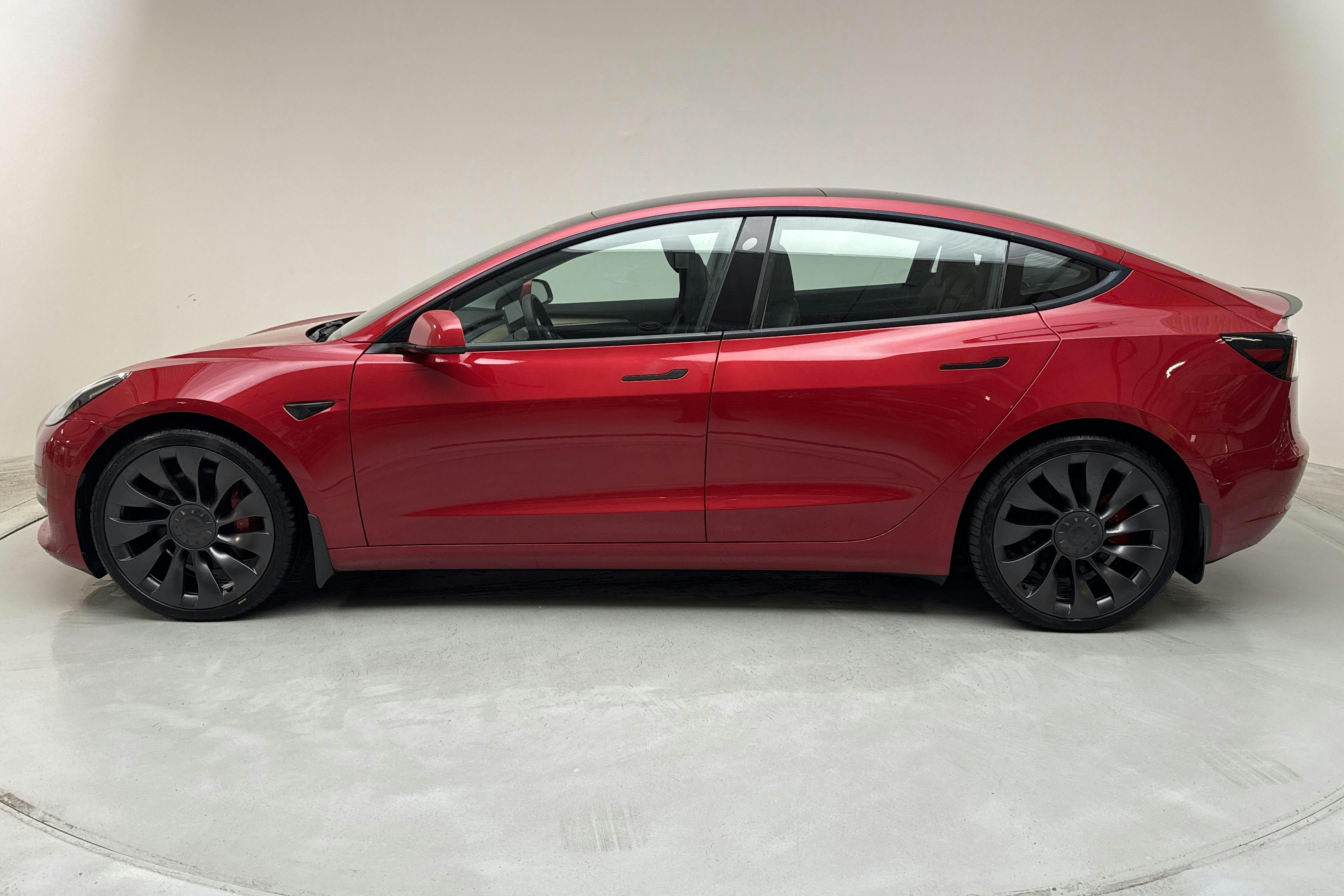 Esitlusfoto 2 aadressil 19: Tesla Model 3 Performance AWD - 119 220 km - Automaatne - punane - 2021