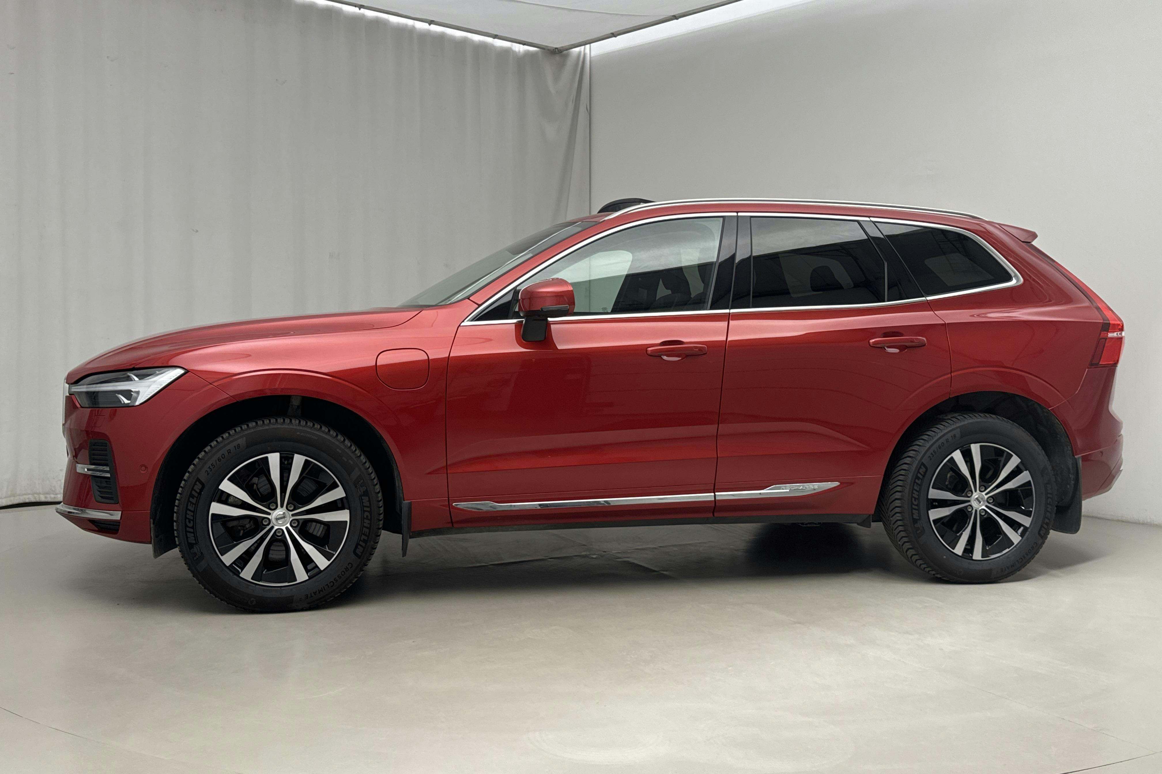Presentation photo 2 of 18: Volvo XC60 T6 AWD Recharge (350hk) - 13 560 km - Automatic - red - 2023