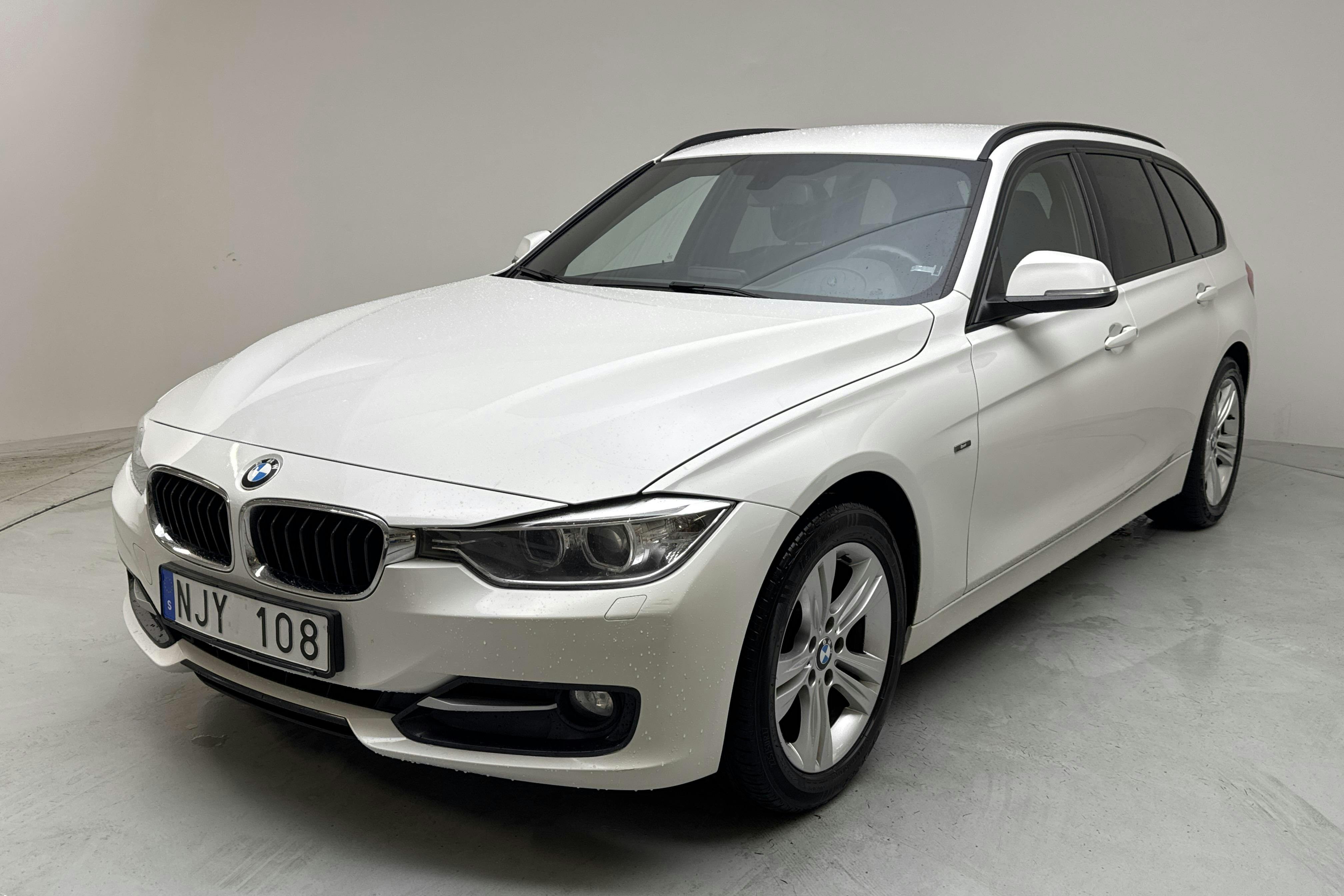 BMW 320d Touring, F31 (184hk) - 15 948 mil - Automat - vit - 2014
