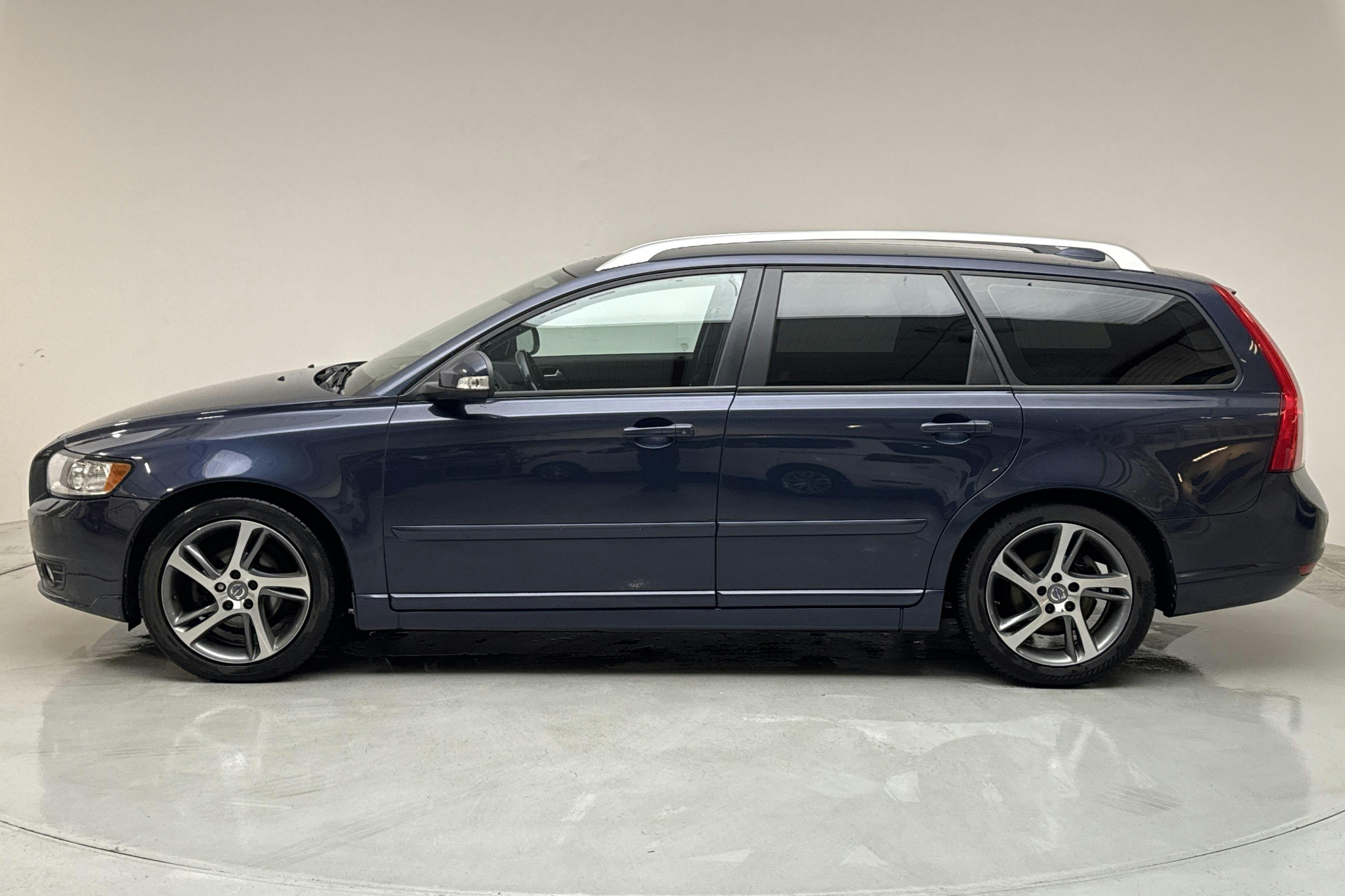 Esittelykuva 2 osoitteesta 13: Volvo V50 D2 (115hk) - 194 020 km - Manuaalinen - sininen - 2012