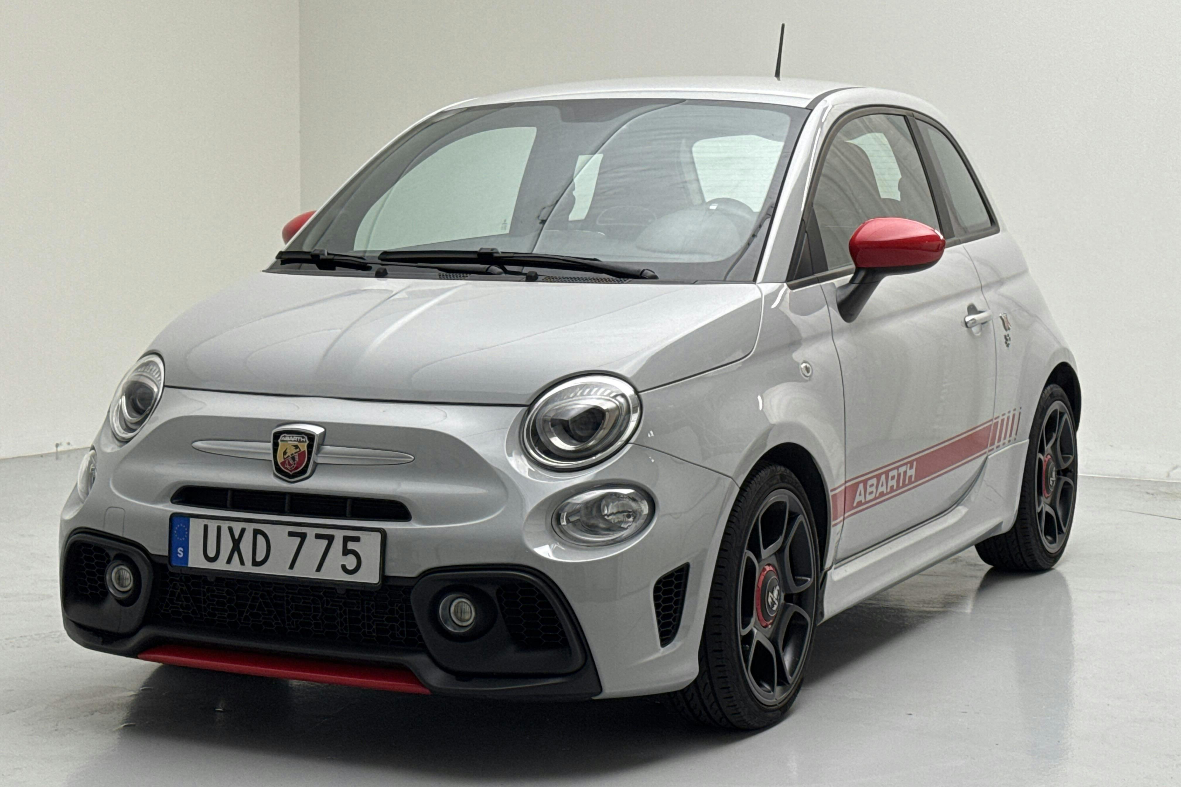 Esitlusfoto 1 aadressil 10: Abarth Abarth 595 (165hk) - 25 750 km - Käsitsi - hall - 2021