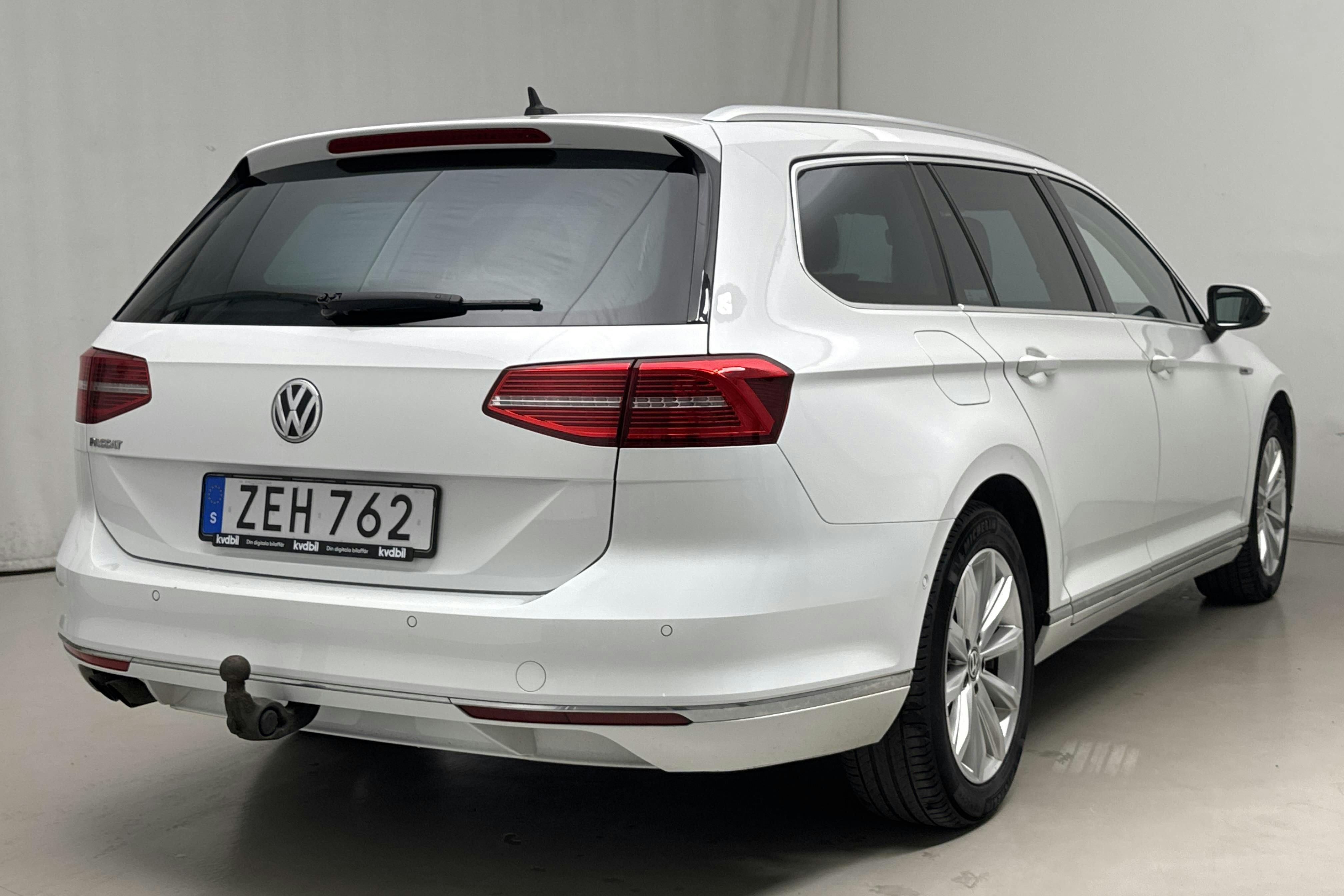 VW Passat 2.0 TDI Sportscombi 4MOTION (190hk) - 150 950 km - Automatic - white - 2018