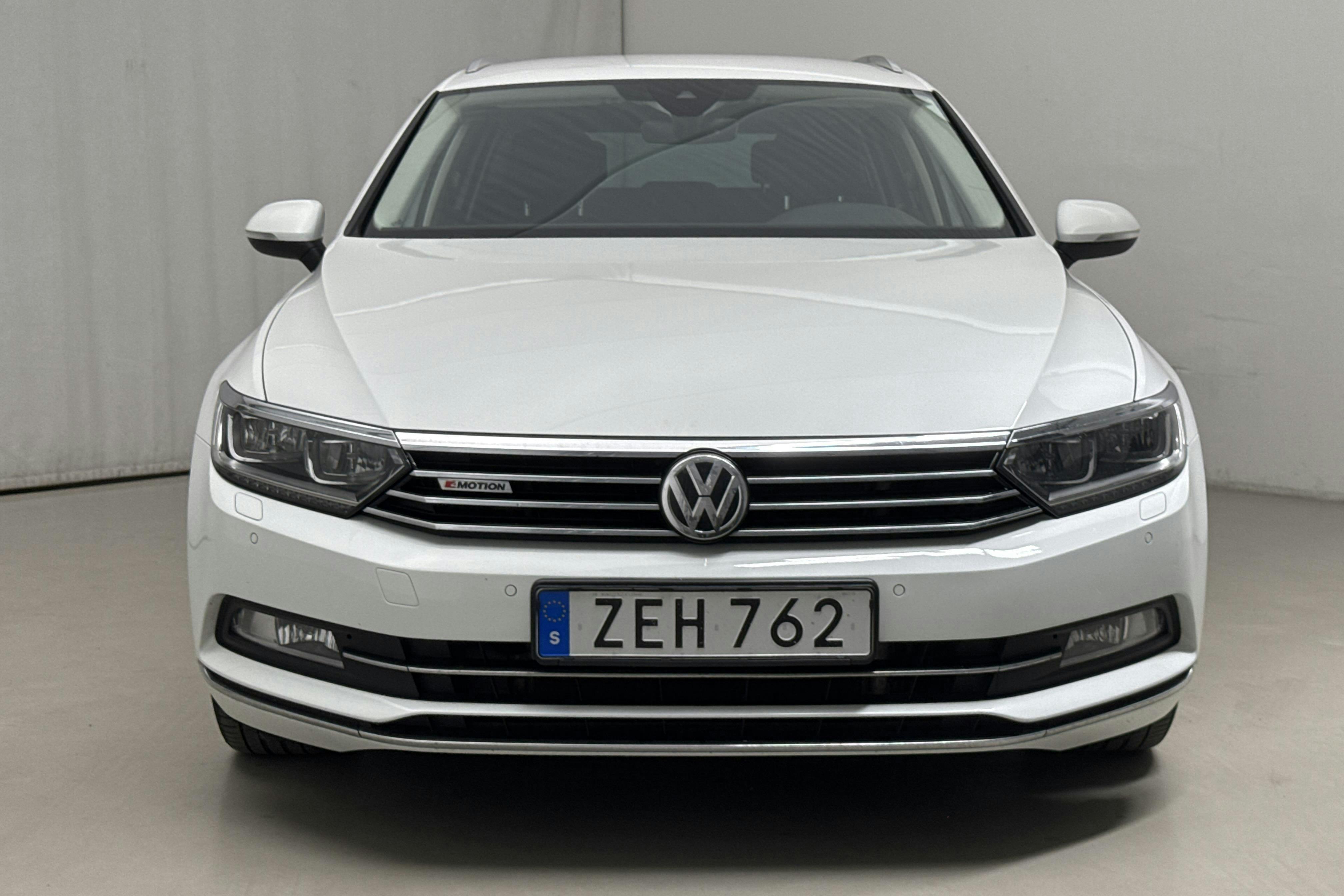 VW Passat 2.0 TDI Sportscombi 4MOTION (190hk) - 150 950 km - Automatic - white - 2018