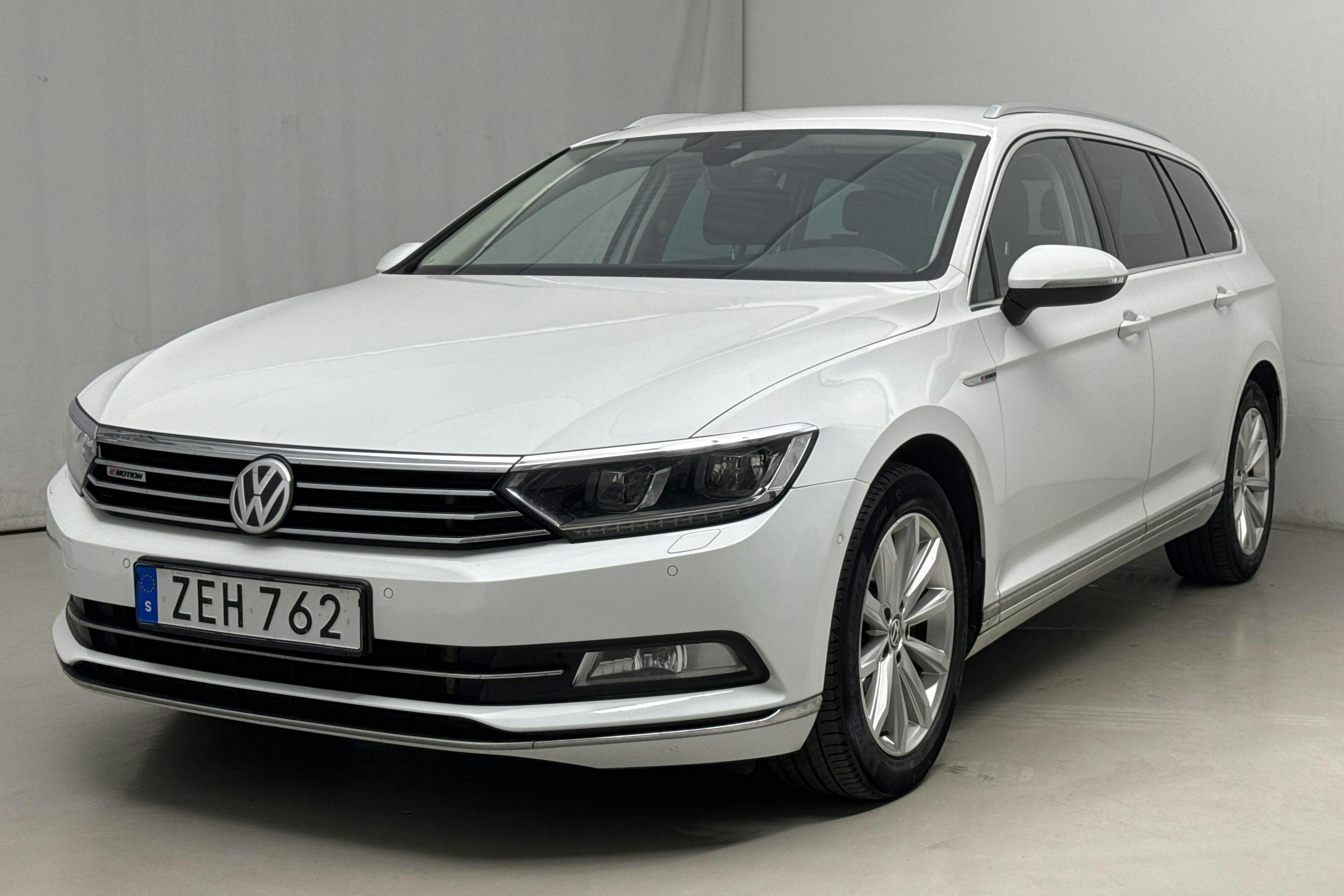 VW Passat 2.0 TDI Sportscombi 4MOTION (190hk) - 15 095 mil - Automat - vit - 2018