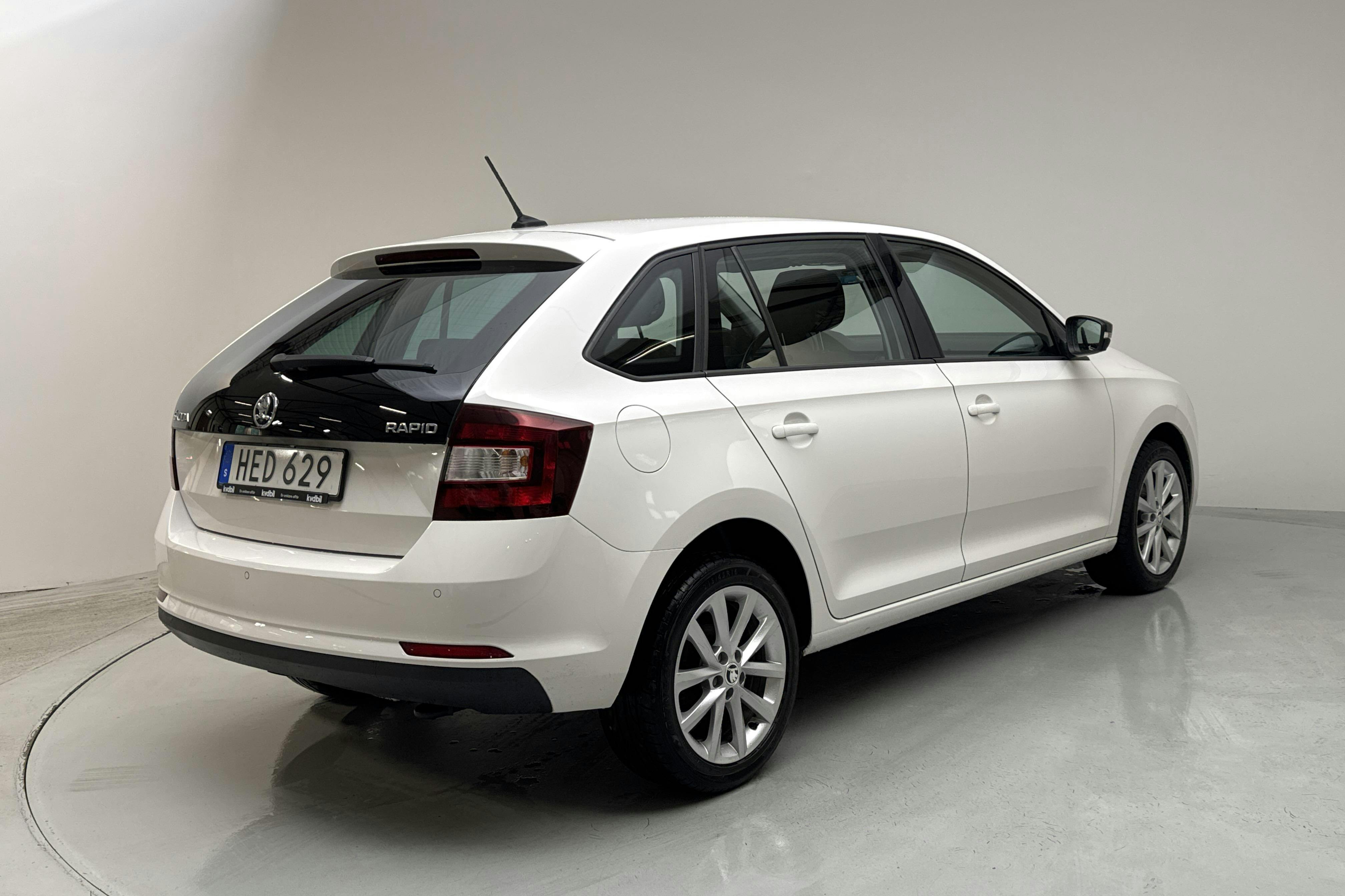 Skoda Rapid 1.4 TDI Spaceback (90hk) - 8 835 mil - Manuell - vit - 2018