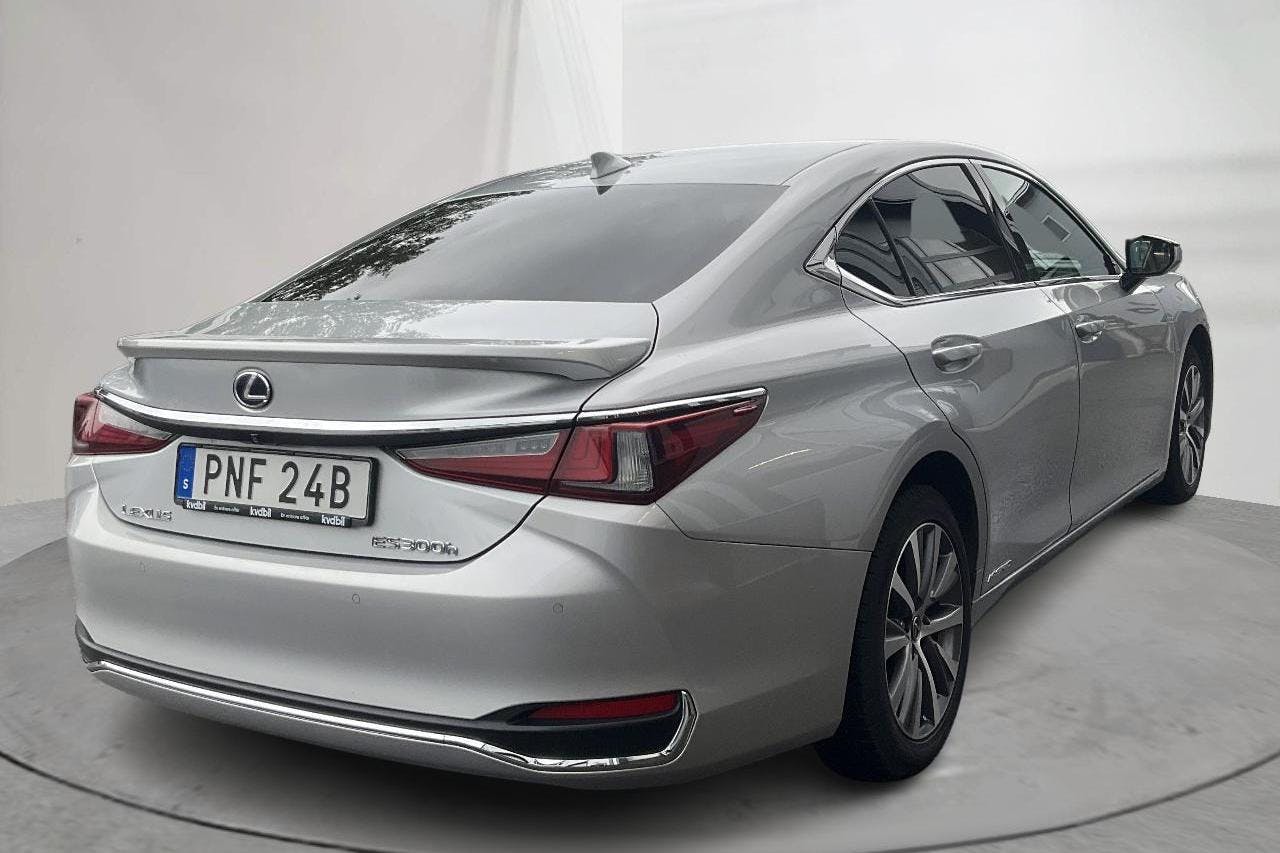 Lexus ES 300h (218hk) - 12 544 mil - Automat - silver - 2019