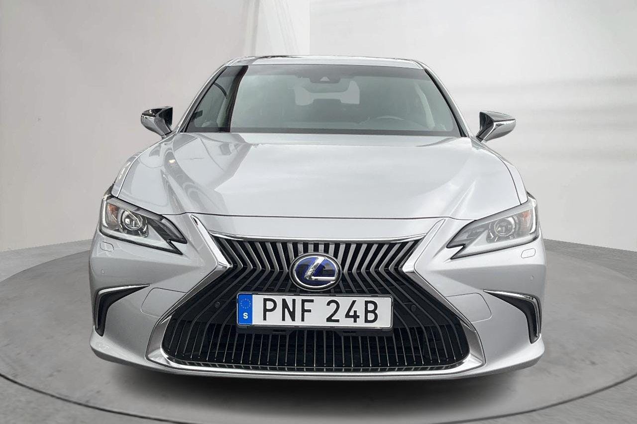 Lexus ES 300h (218hk) - 12 544 mil - Automat - silver - 2019