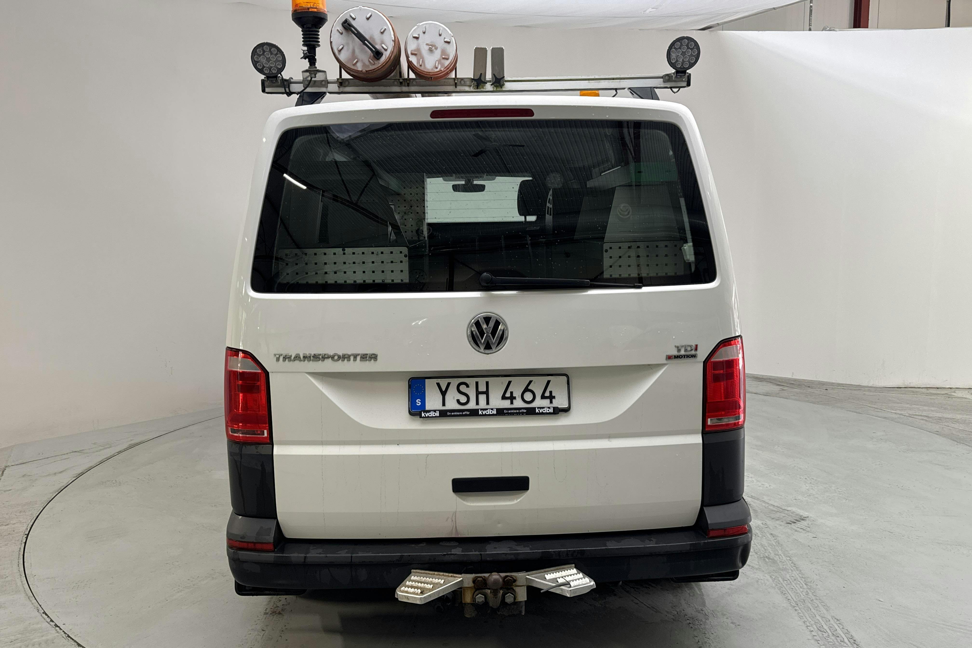 VW Transporter T6 2.0 TDI BMT Skåp 4MOTION (150hk) - 26 599 mil - Manuell - vit - 2018