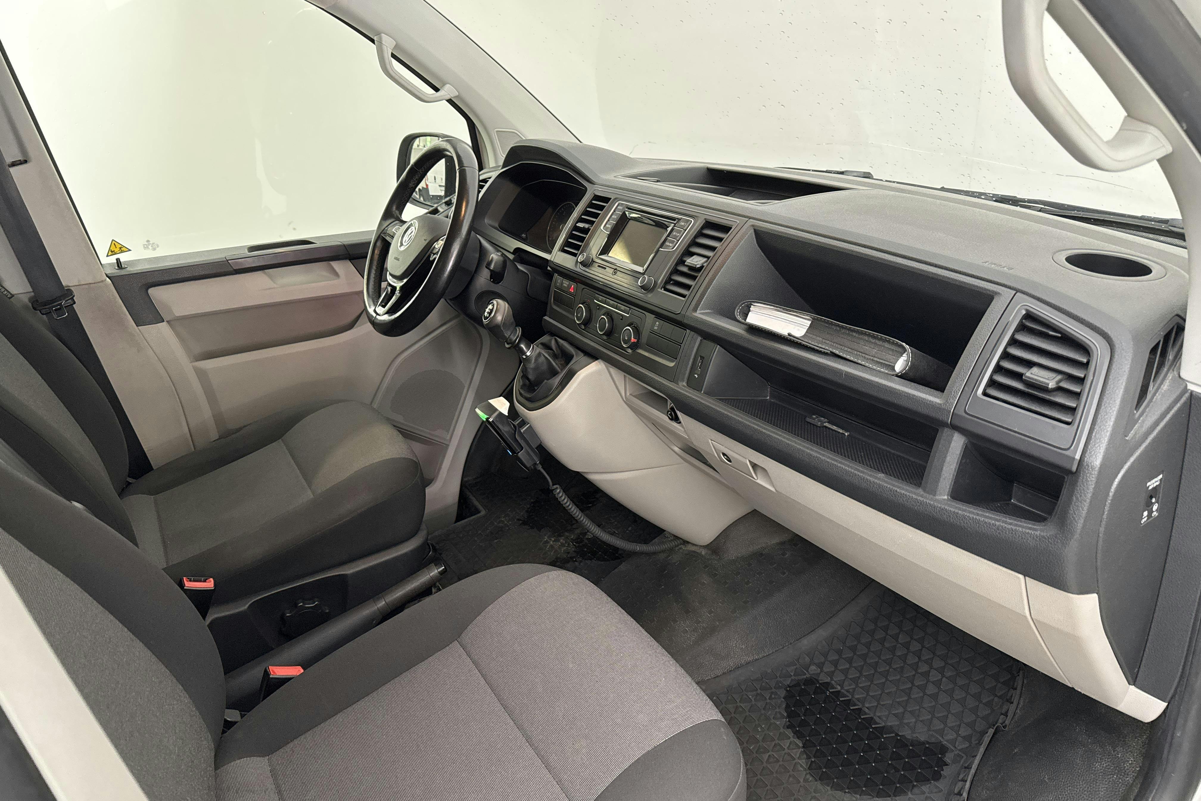 VW Transporter T6 2.0 TDI BMT Skåp 4MOTION (150hk) - 26 599 mil - Manuell - vit - 2018