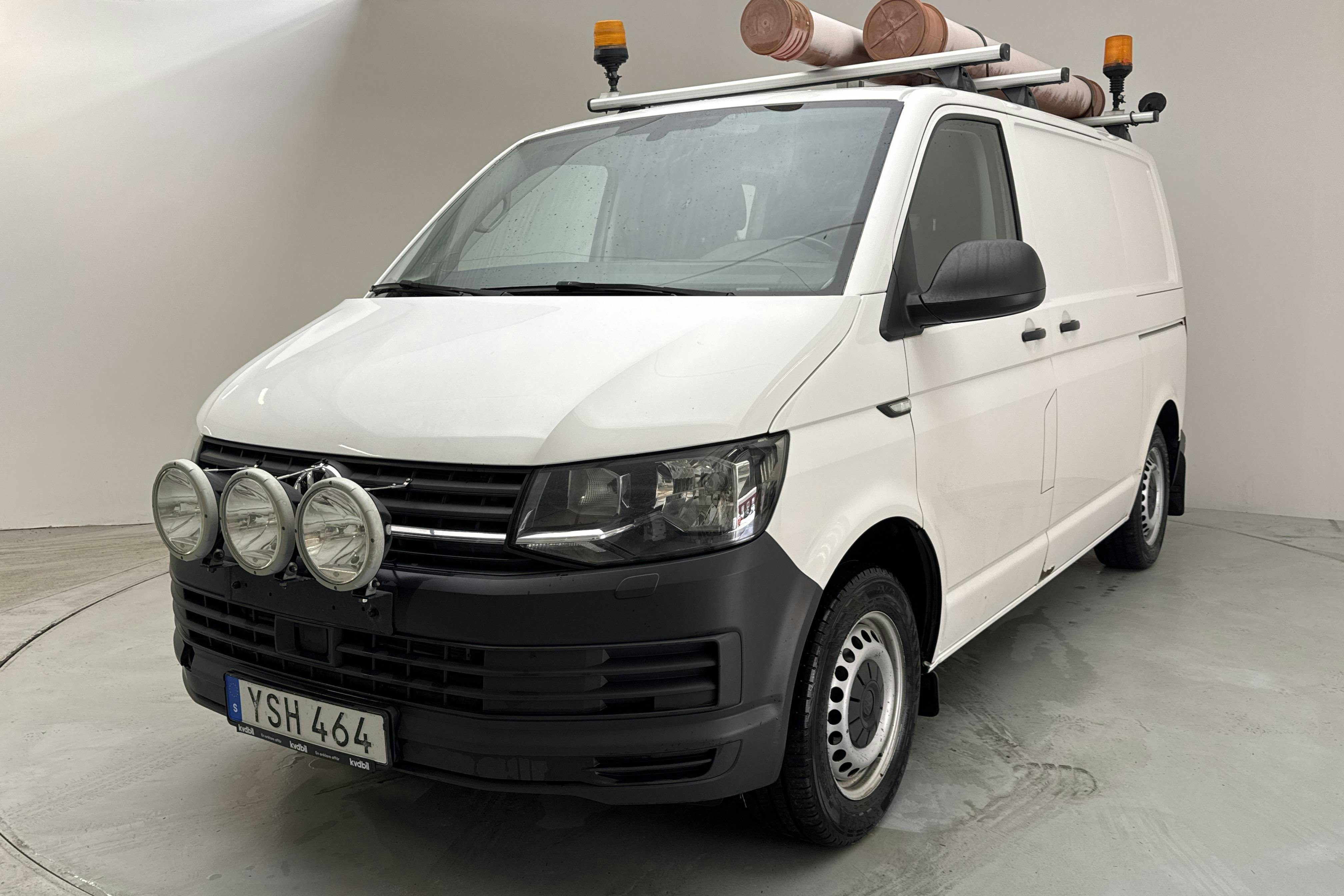 VW Transporter T6 2.0 TDI BMT Skåp 4MOTION (150hk) - 26 599 mil - Manuell - vit - 2018
